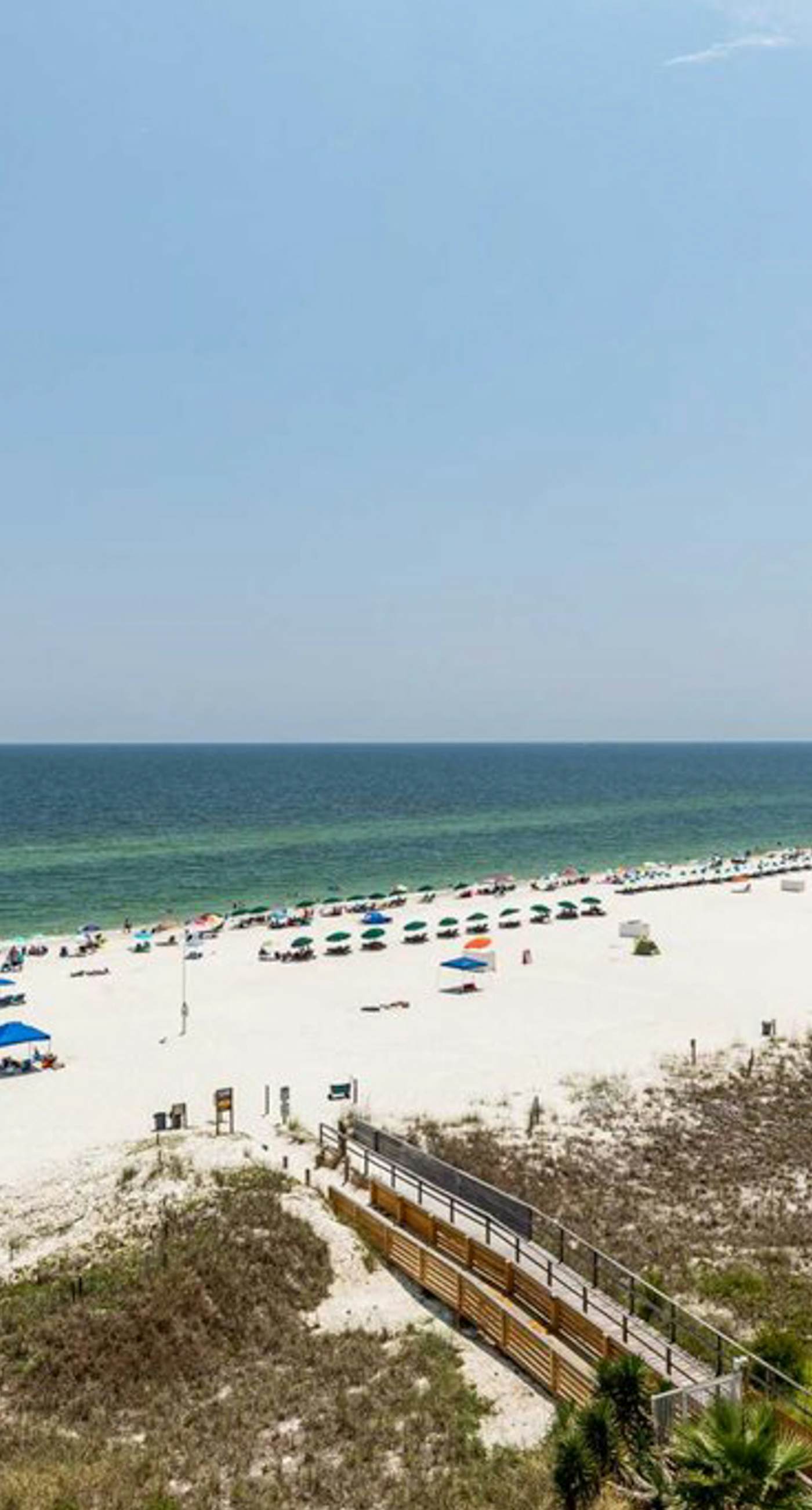 Convenient condo located in beachfront resort w/free WiFi, shared pool, AC