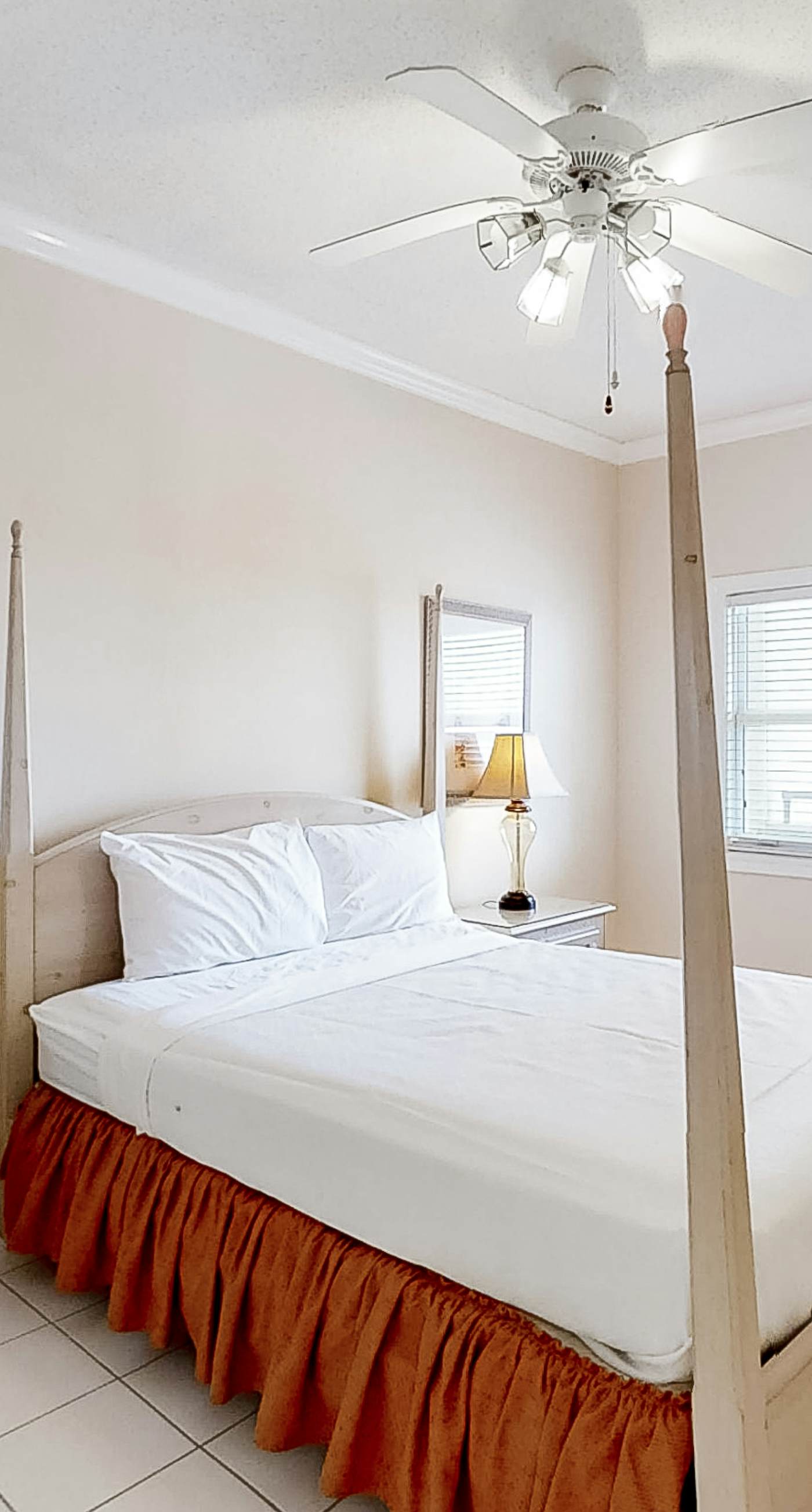 Convenient condo located in beachfront resort w/free WiFi, shared pool, AC