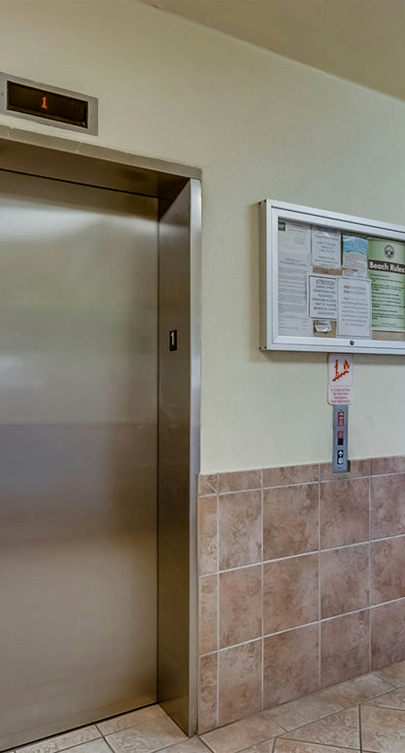 Convenient condo located in beachfront resort w/free WiFi, shared pool, AC