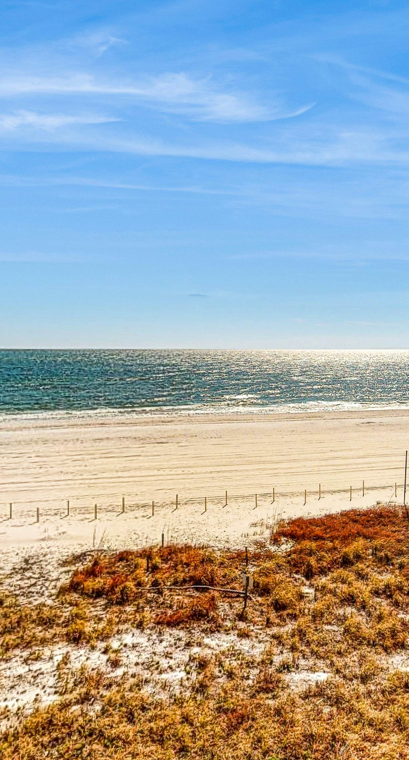 Convenient condo located in beachfront resort w/free WiFi, shared pool, AC