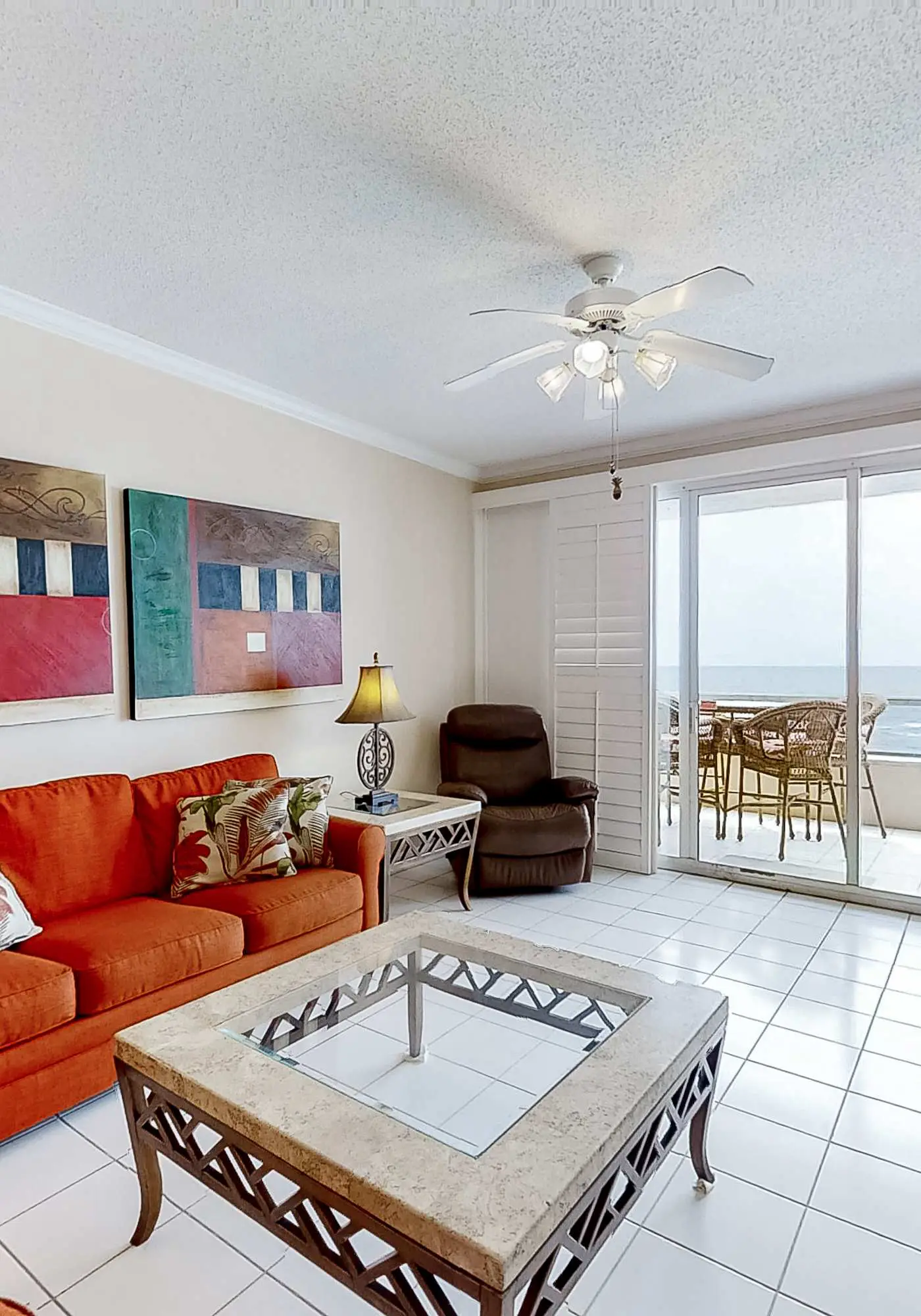 Convenient condo located in beachfront resort w/free WiFi, shared pool, AC