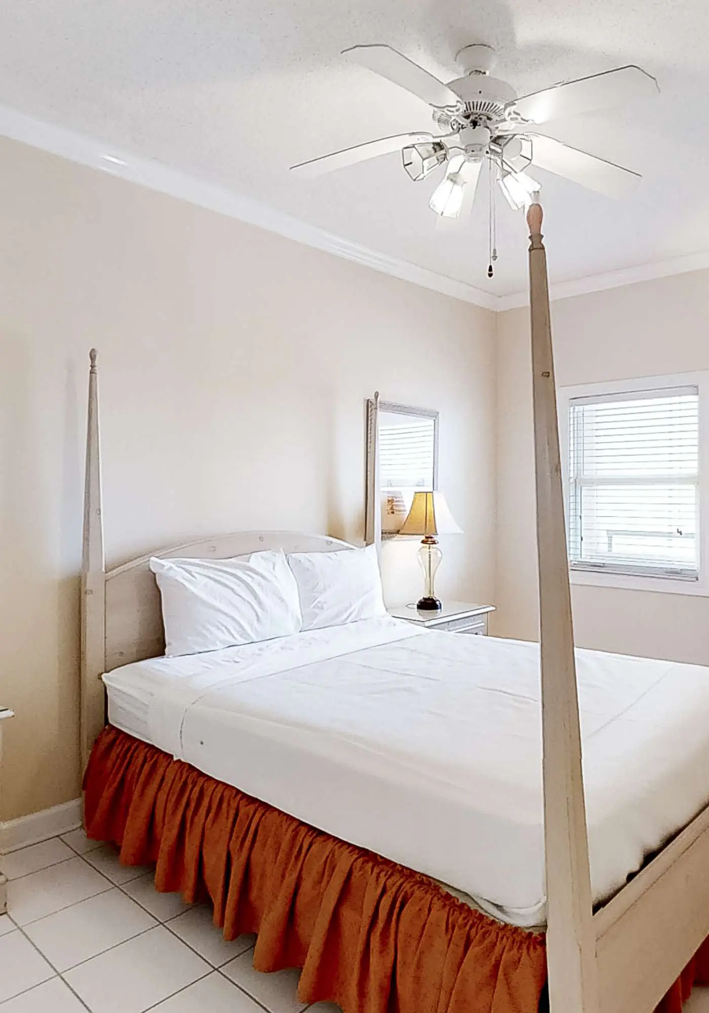 Convenient condo located in beachfront resort w/free WiFi, shared pool, AC