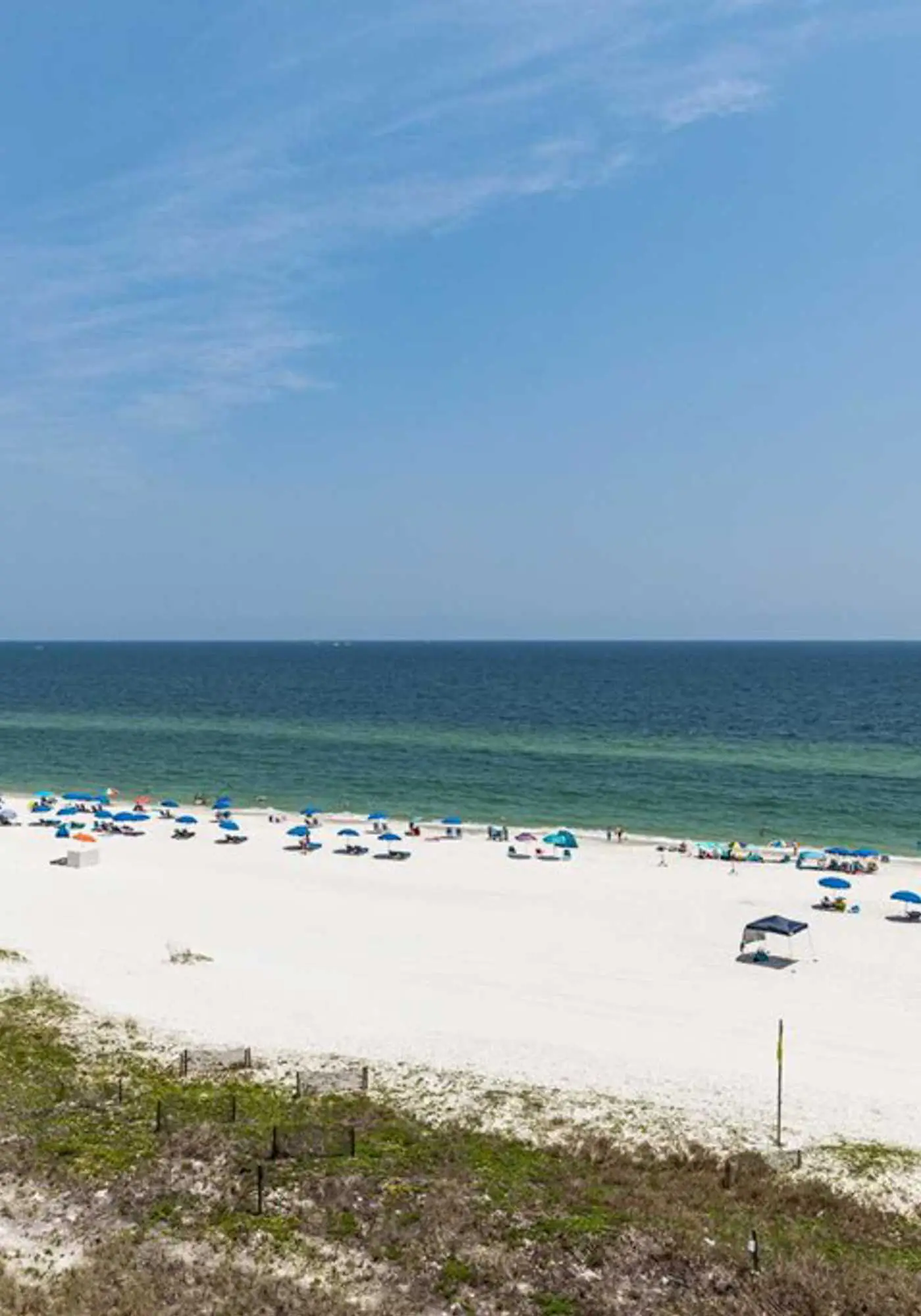 Convenient condo located in beachfront resort w/free WiFi, shared pool, AC