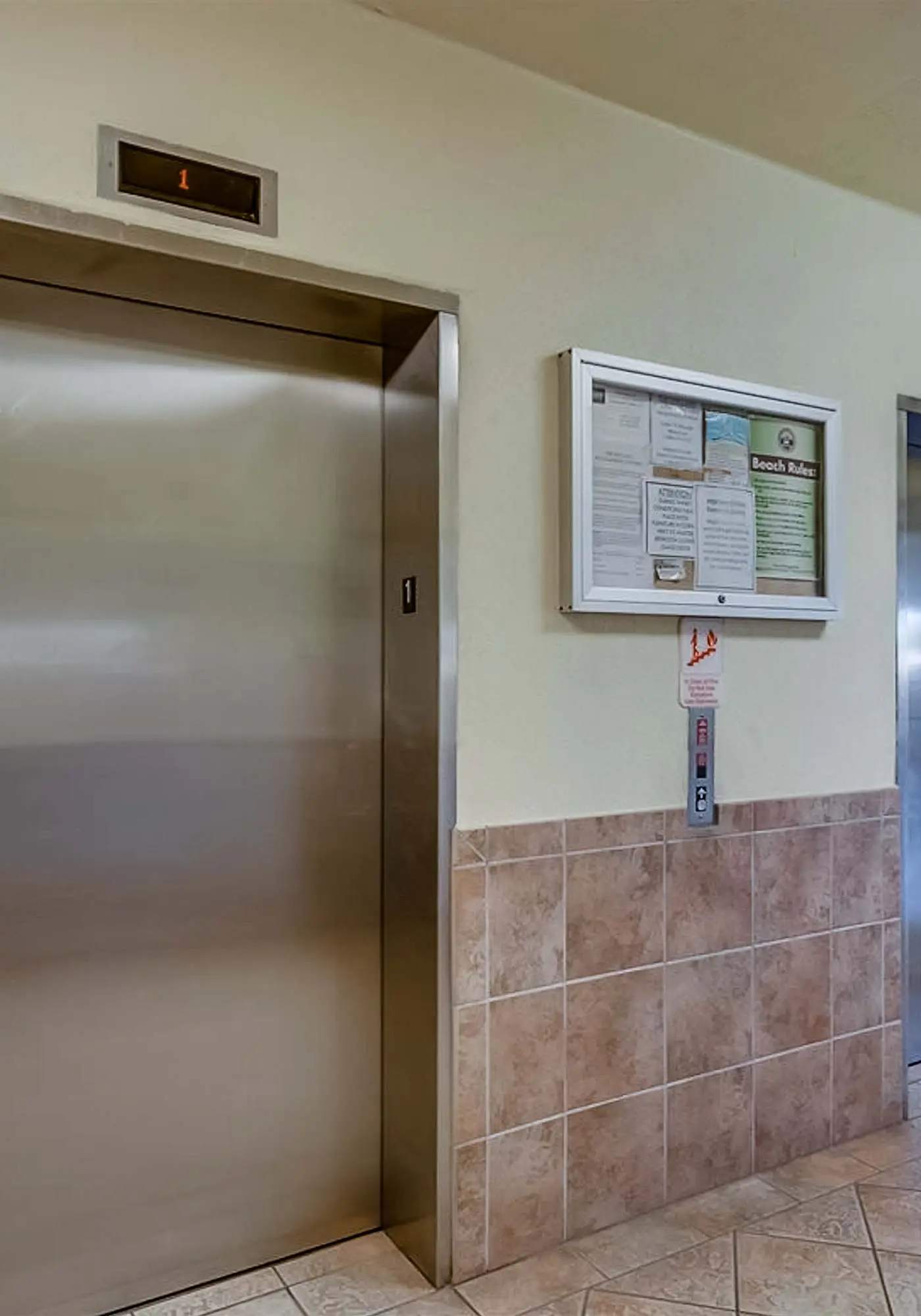 Convenient condo located in beachfront resort w/free WiFi, shared pool, AC