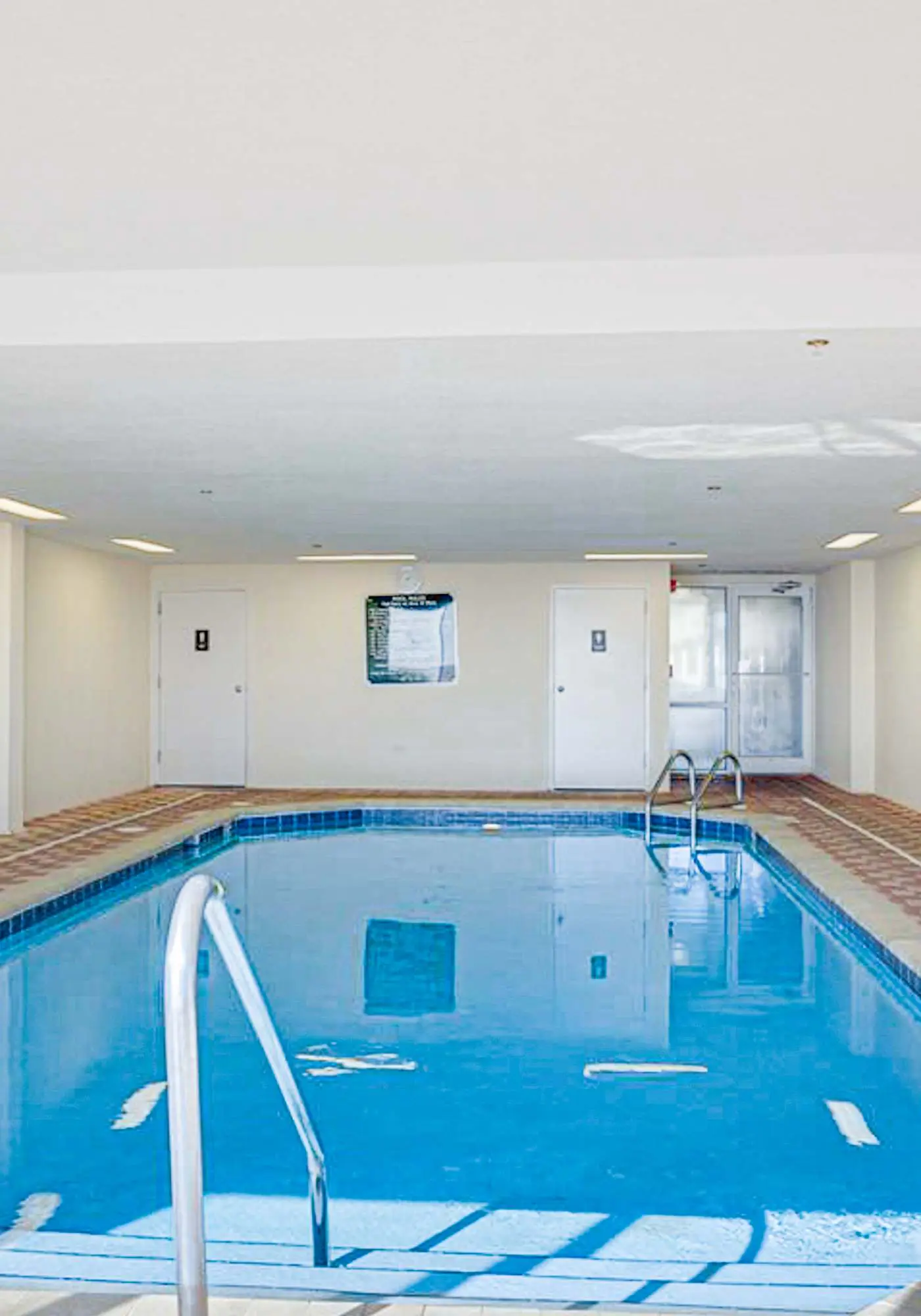 Convenient condo located in beachfront resort w/free WiFi, shared pool, AC