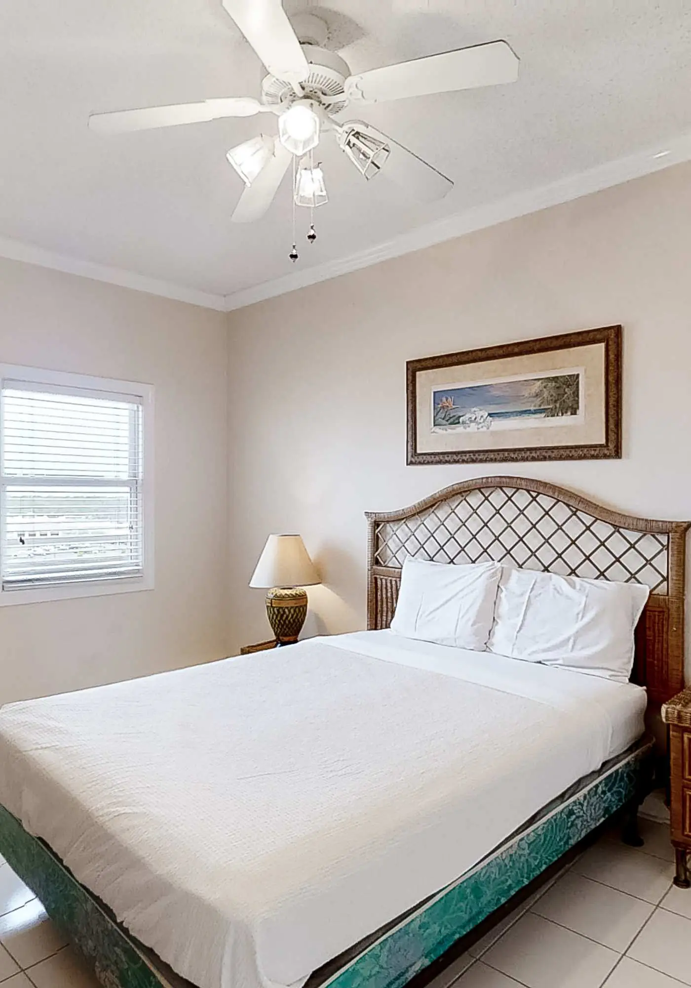 Convenient condo located in beachfront resort w/free WiFi, shared pool, AC