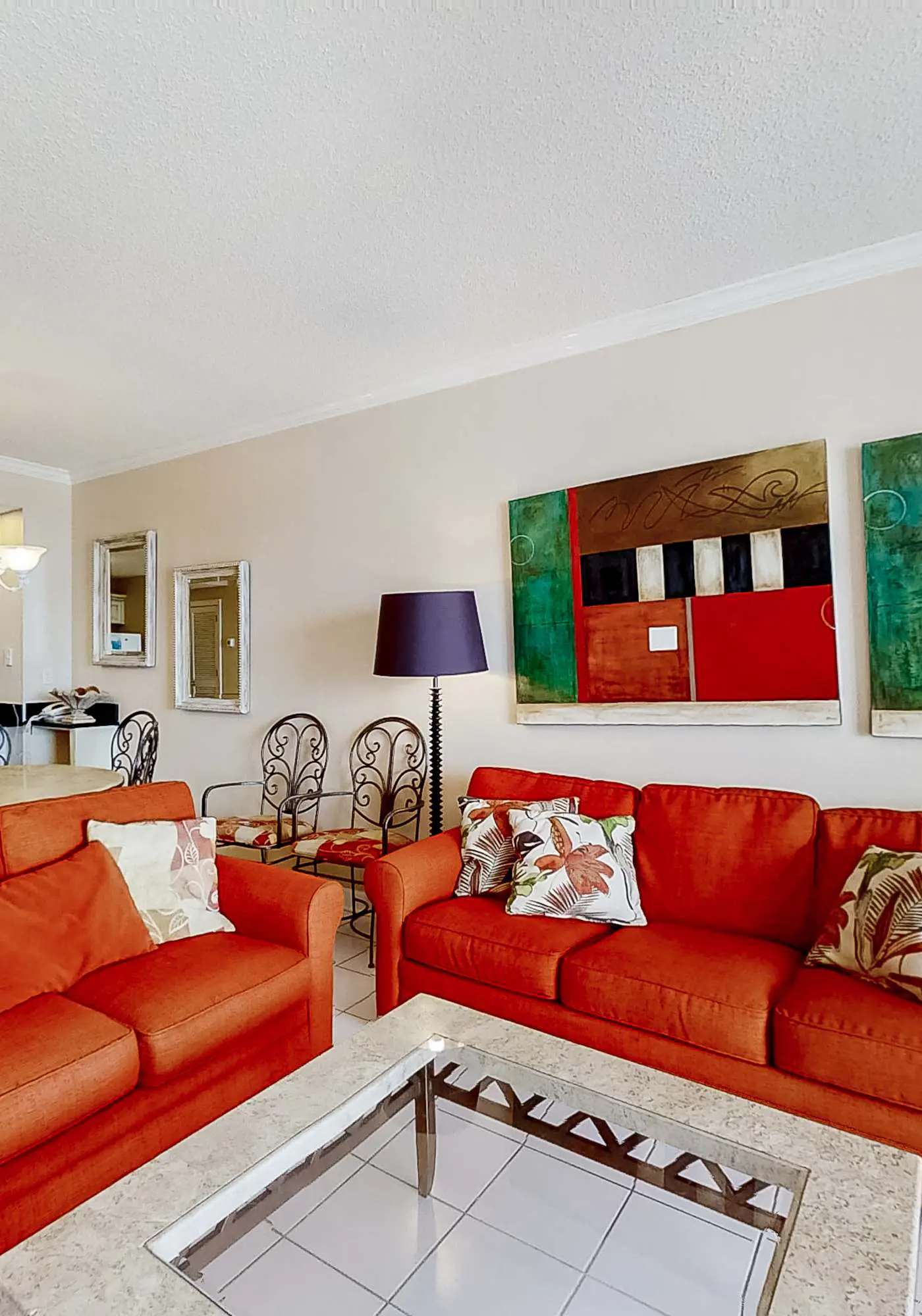Convenient condo located in beachfront resort w/free WiFi, shared pool, AC