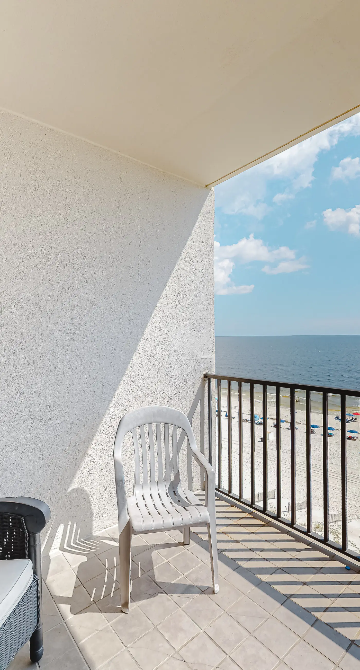 Amazing Seventh-Floor Condo in Beachfront Resort with Free WiFi, Shared Pool