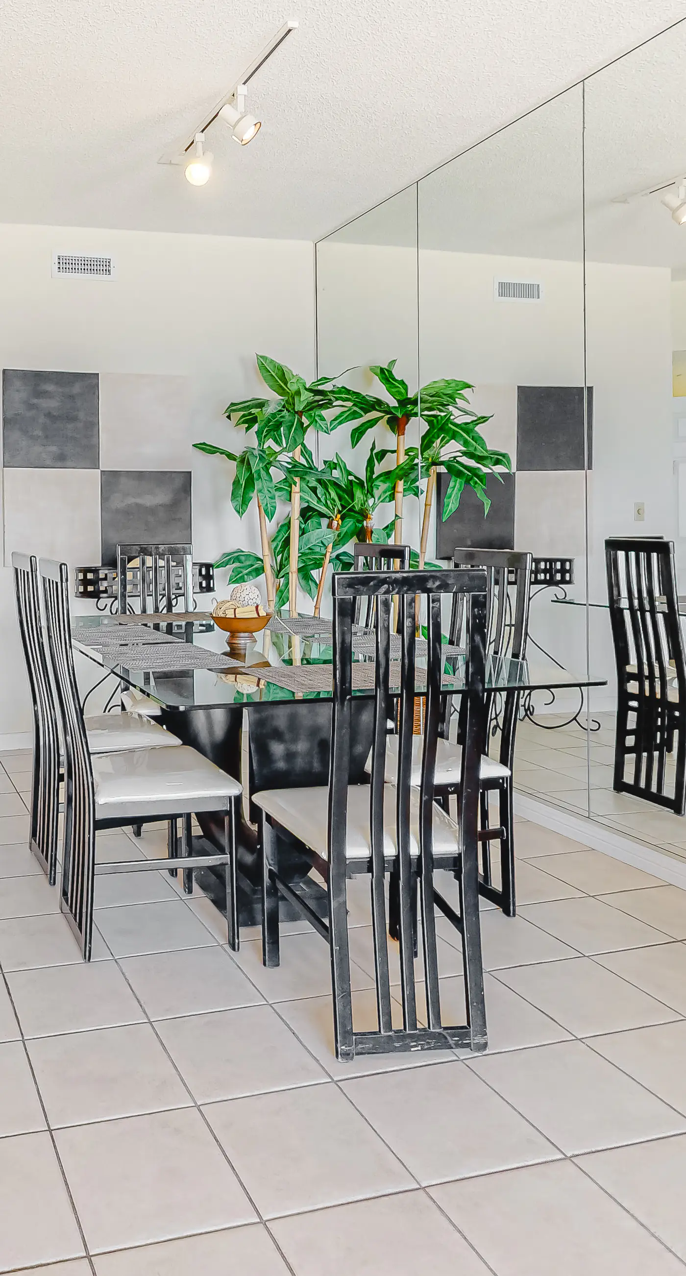 Amazing Seventh-Floor Condo in Beachfront Resort with Free WiFi, Shared Pool