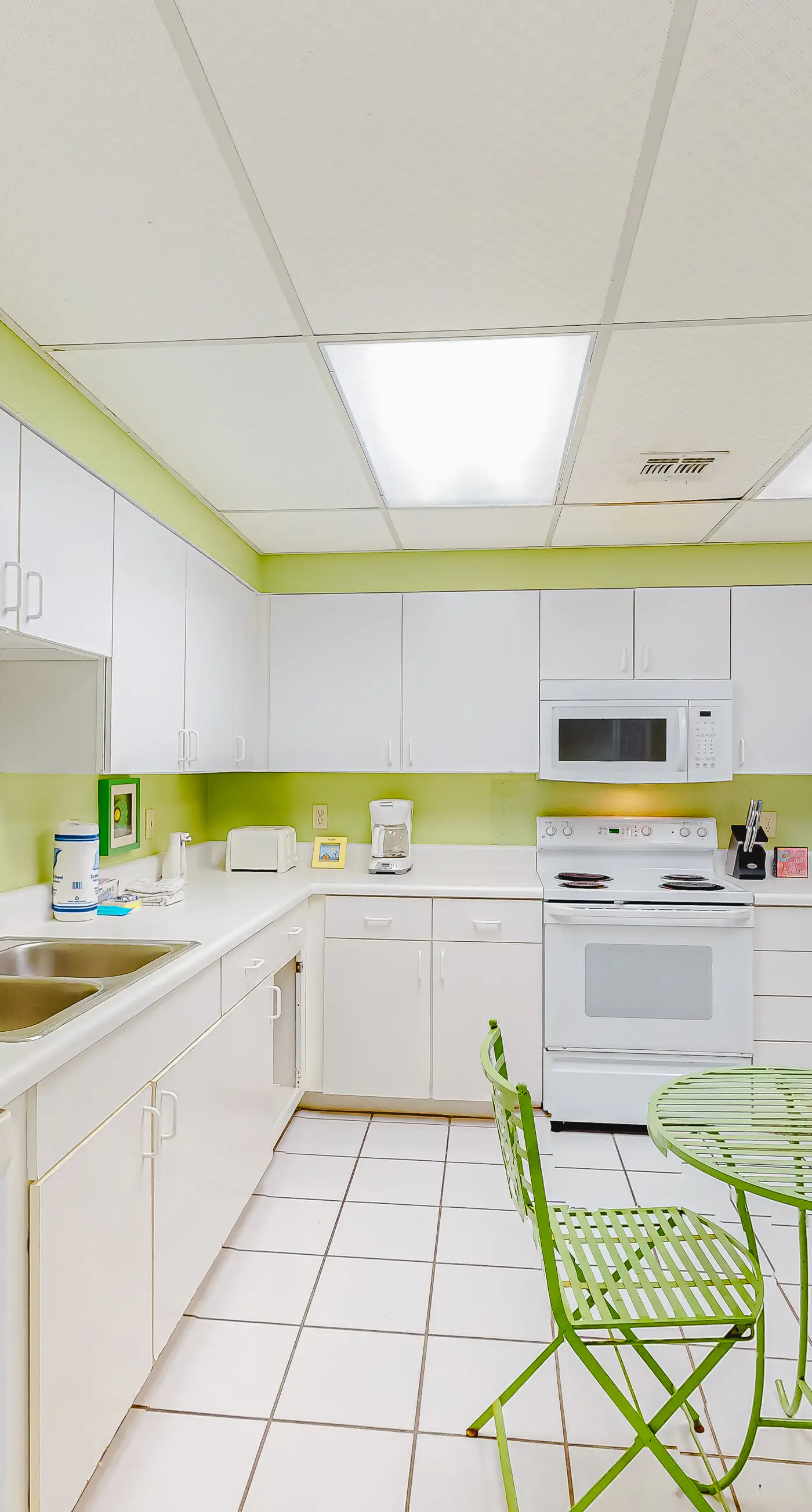 Amazing Seventh-Floor Condo in Beachfront Resort with Free WiFi, Shared Pool