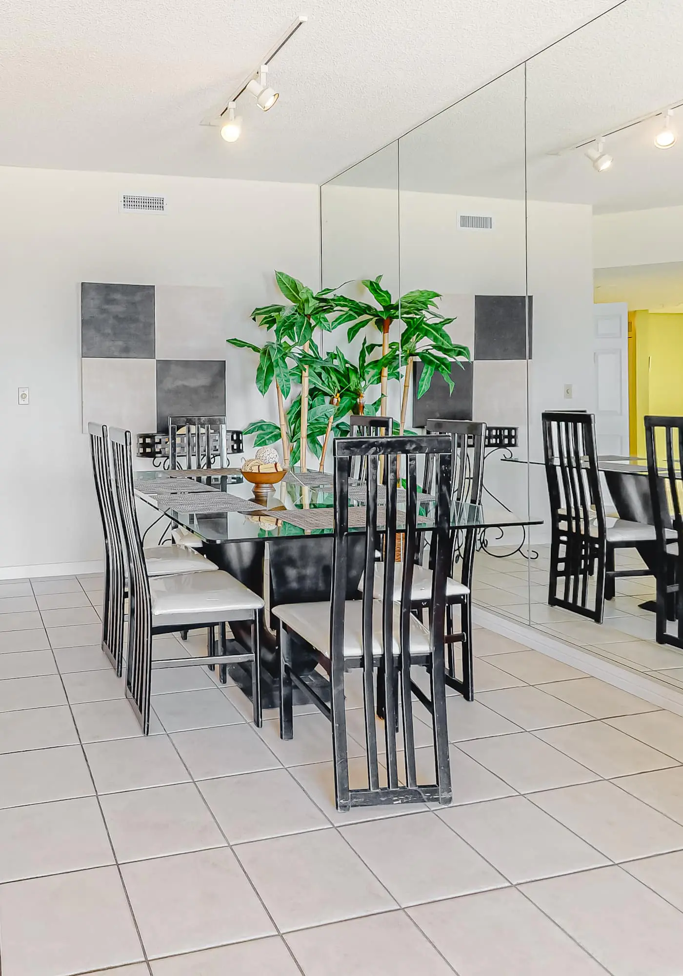 Amazing Seventh-Floor Condo in Beachfront Resort with Free WiFi, Shared Pool