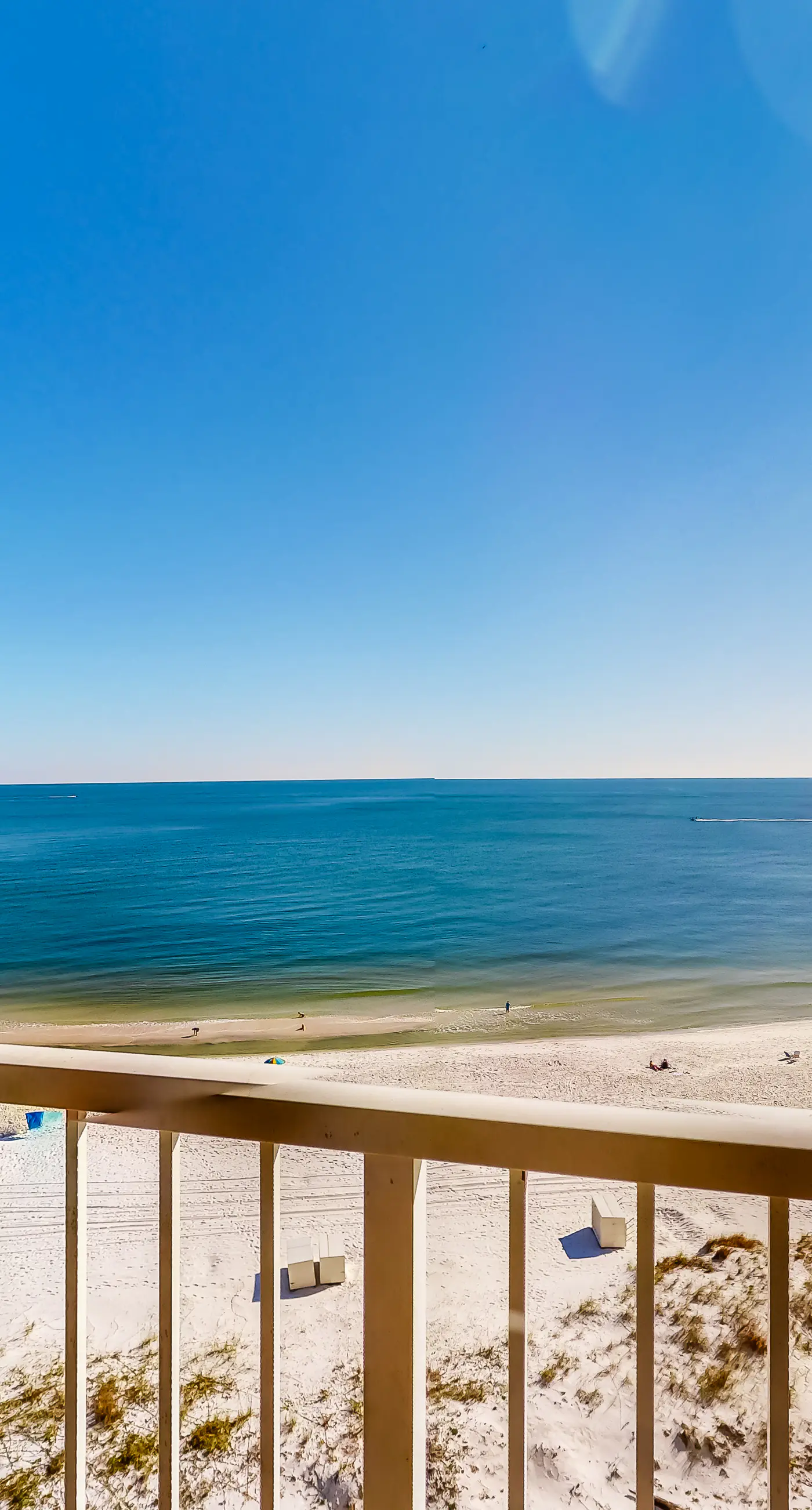 Dreamy beach condo with water views, balcony, pool & beach access