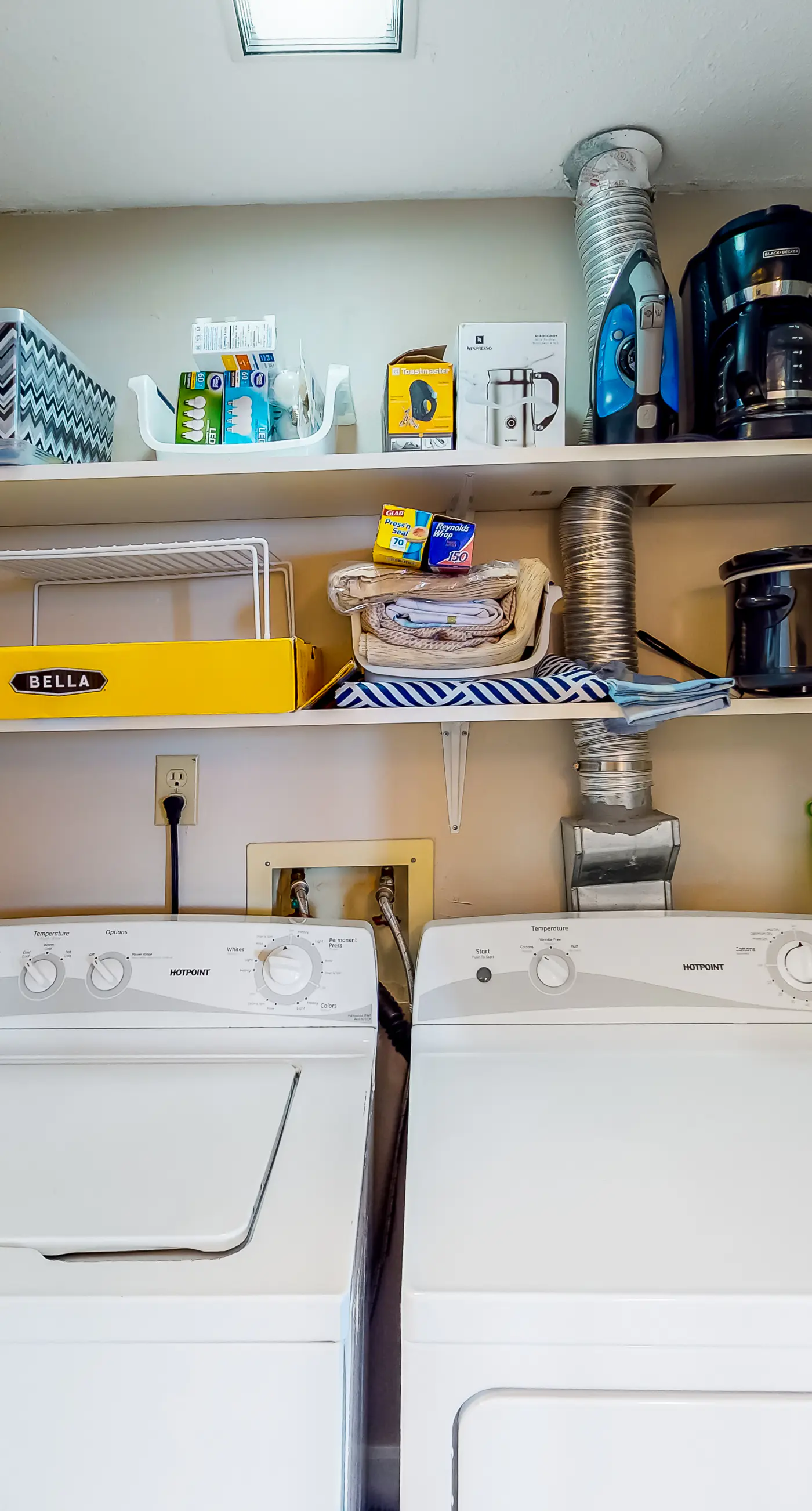 Dreamy beach condo with water views, balcony, pool & beach access