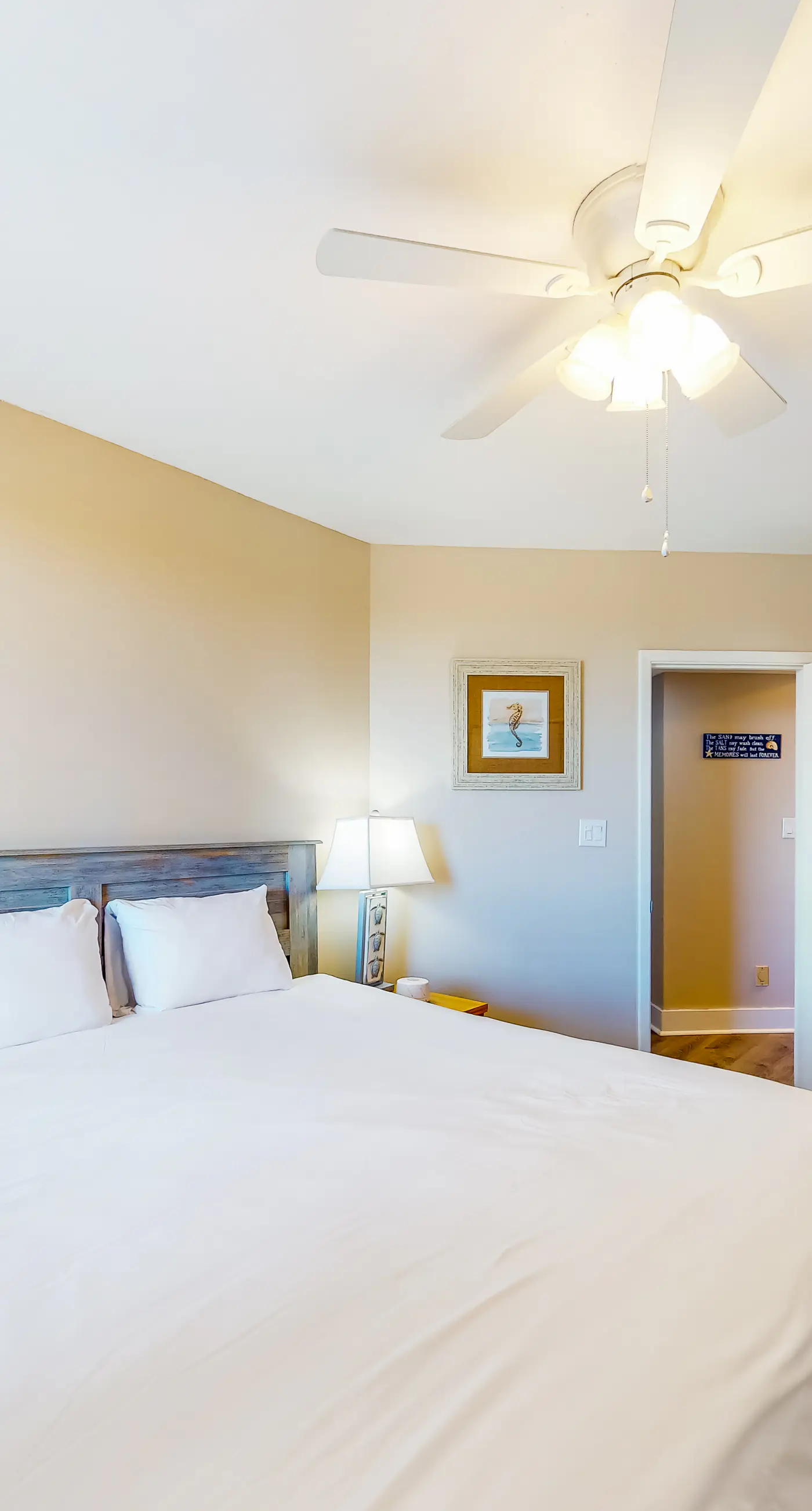 Dreamy beach condo with water views, balcony, pool & beach access