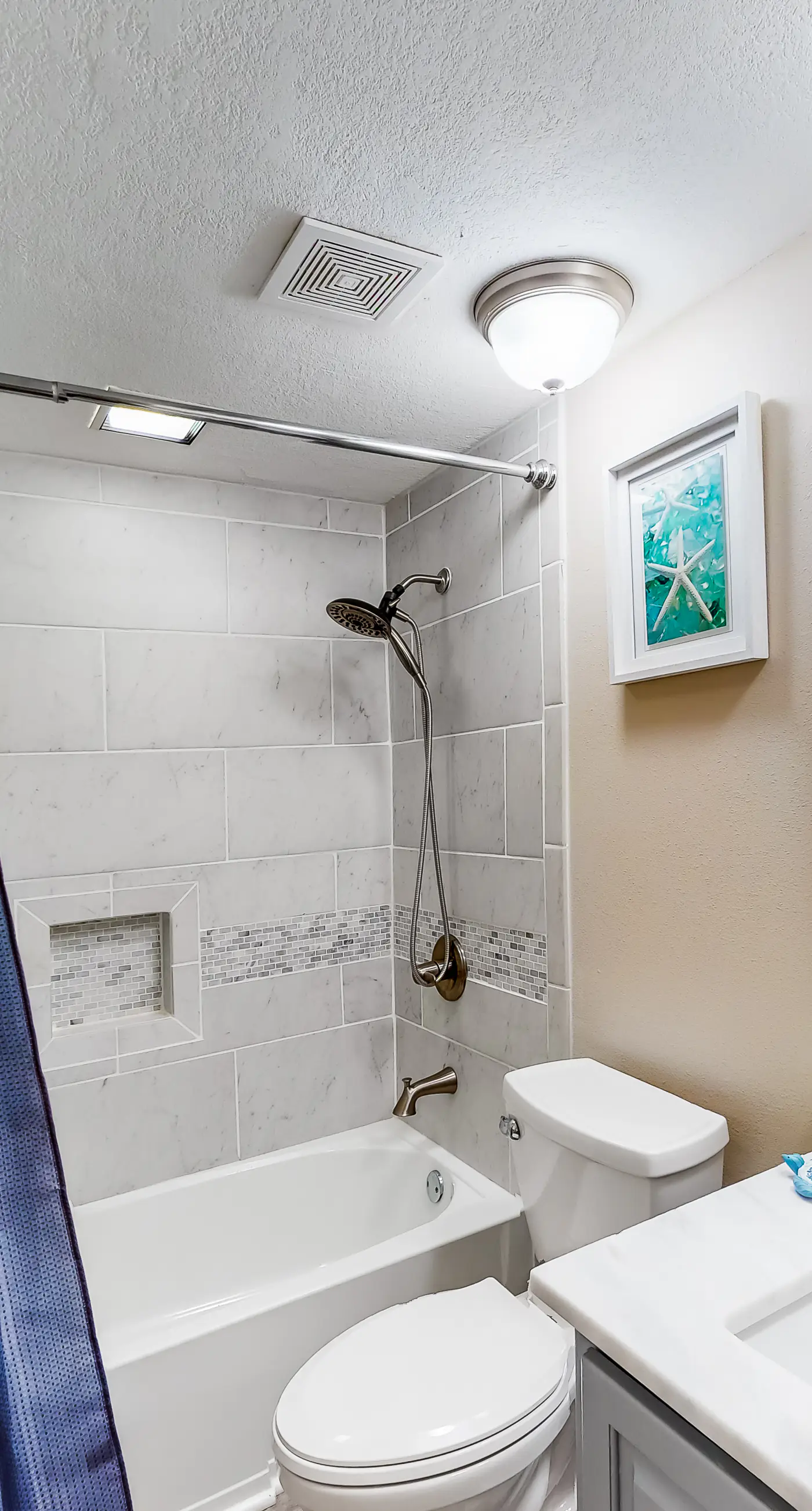 Dreamy beach condo with water views, balcony, pool & beach access