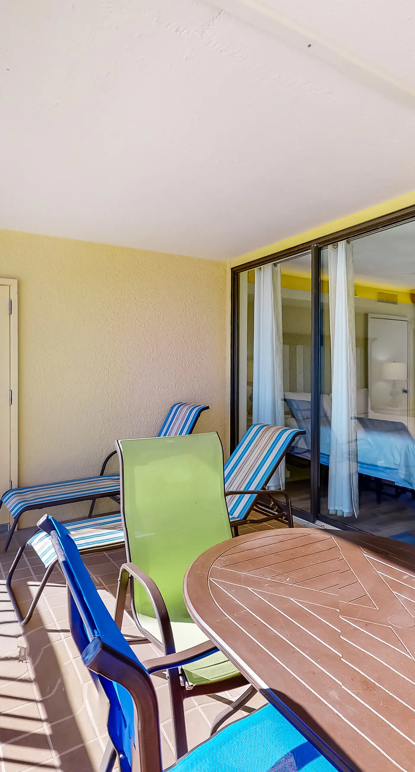 Dreamy beach condo with water views, balcony, pool & beach access