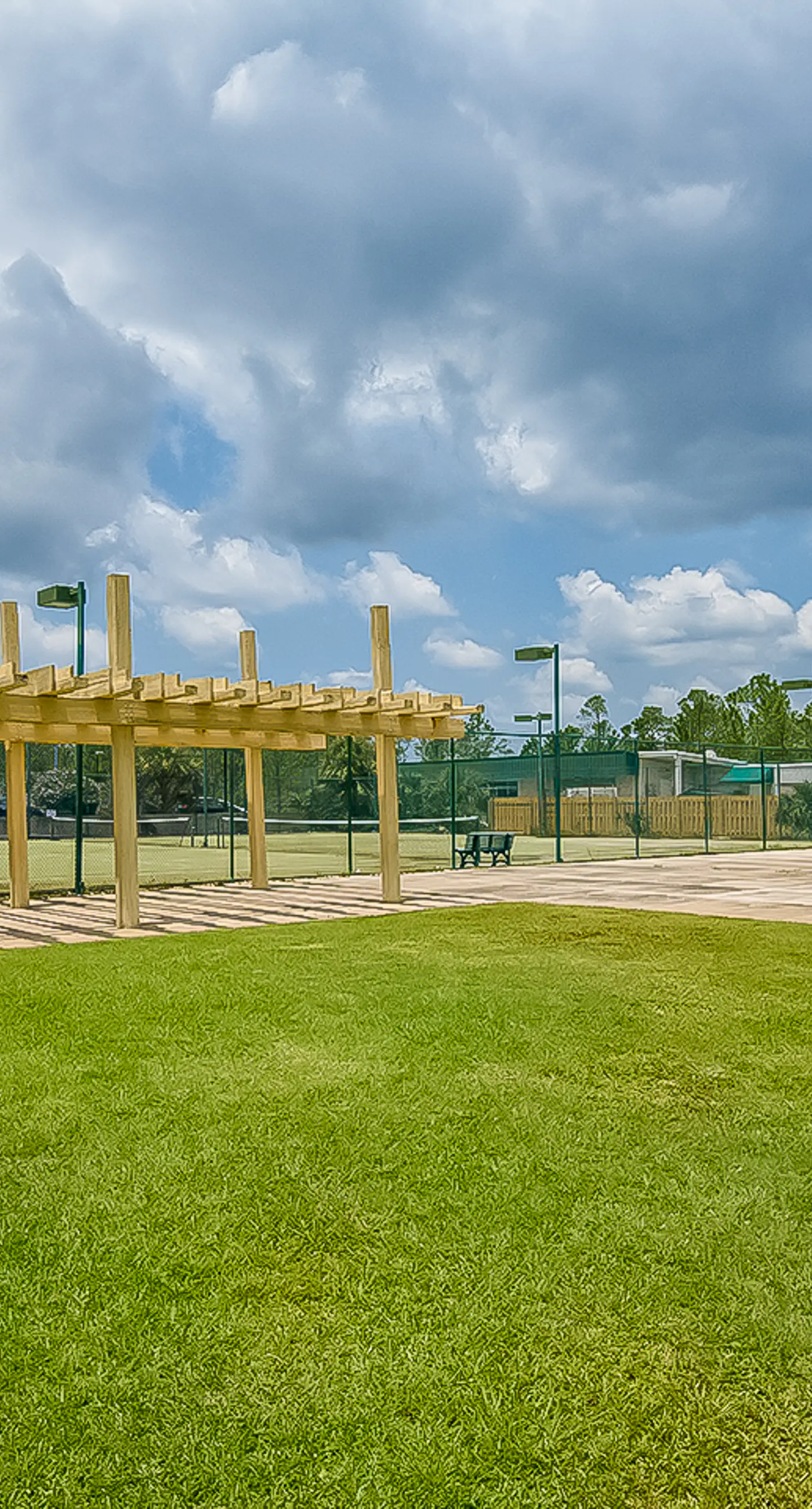 Dreamy beach condo with water views, balcony, pool & beach access