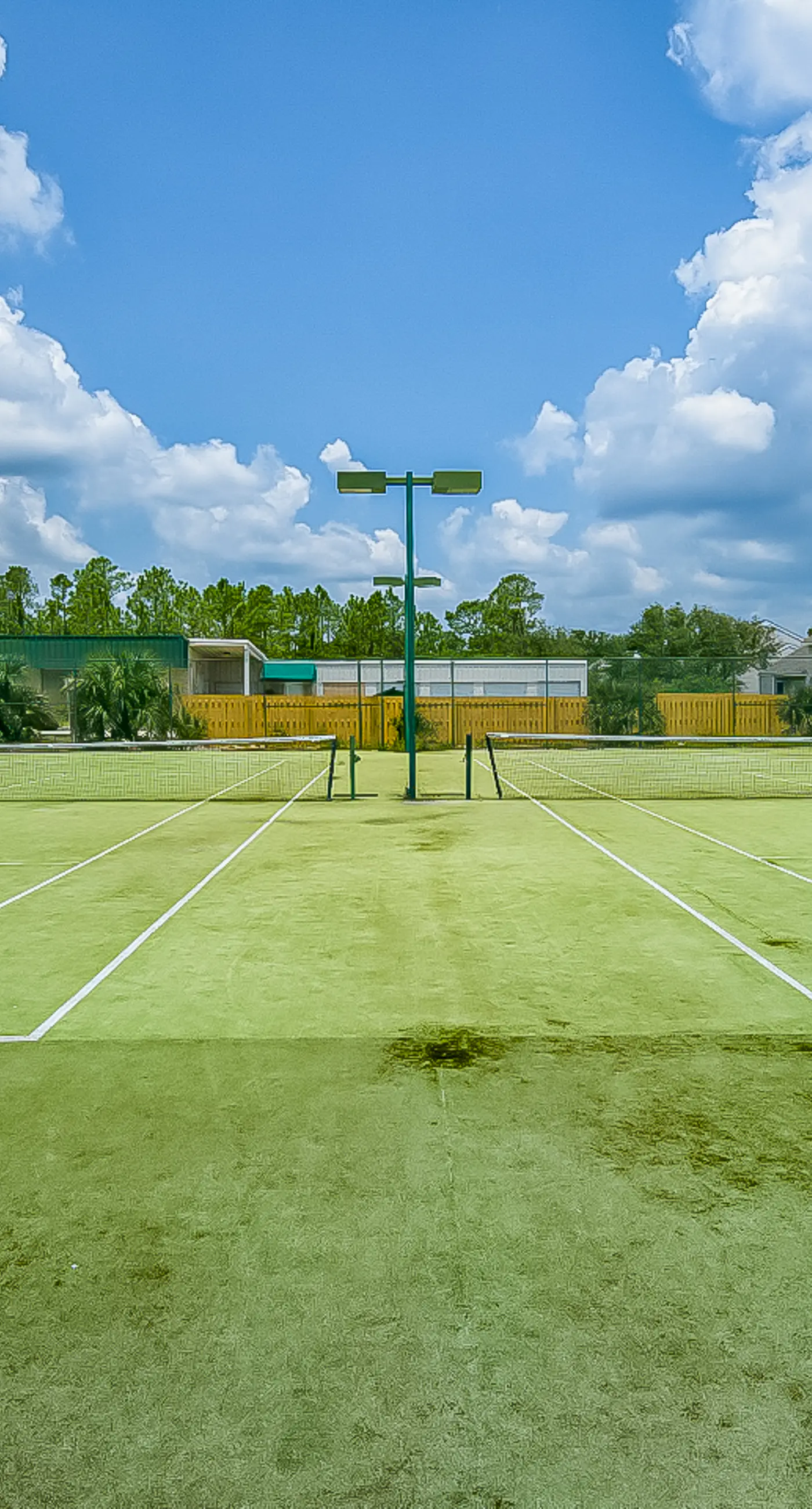 Dreamy beach condo with water views, balcony, pool & beach access