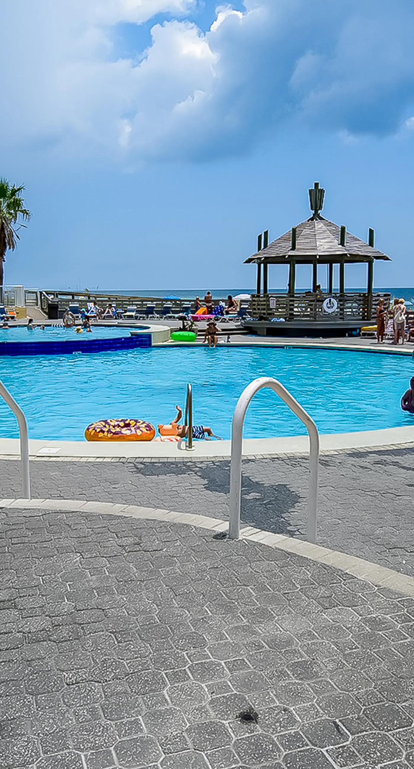 Dreamy beach condo with water views, balcony, pool & beach access