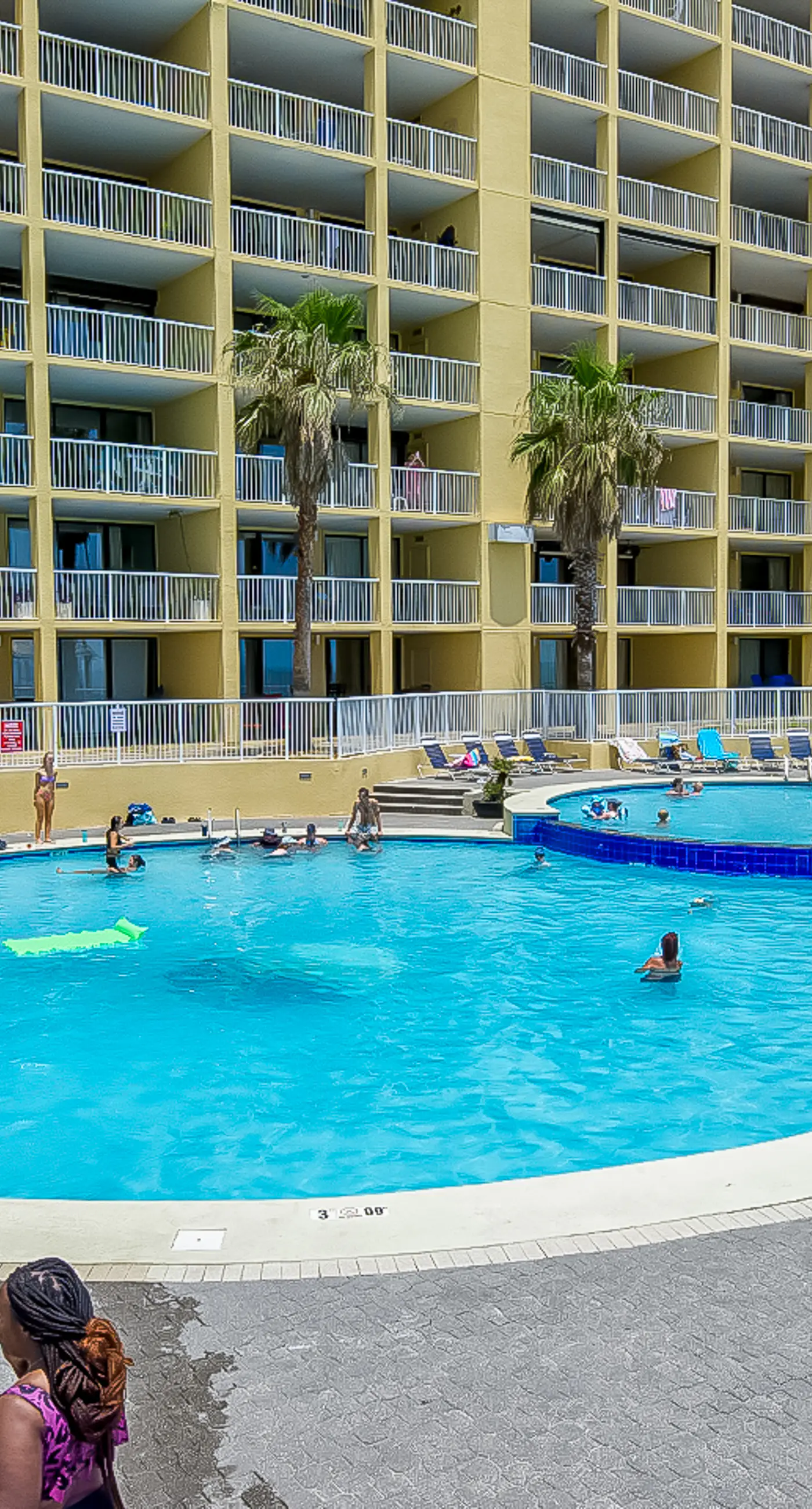 Dreamy beach condo with water views, balcony, pool & beach access