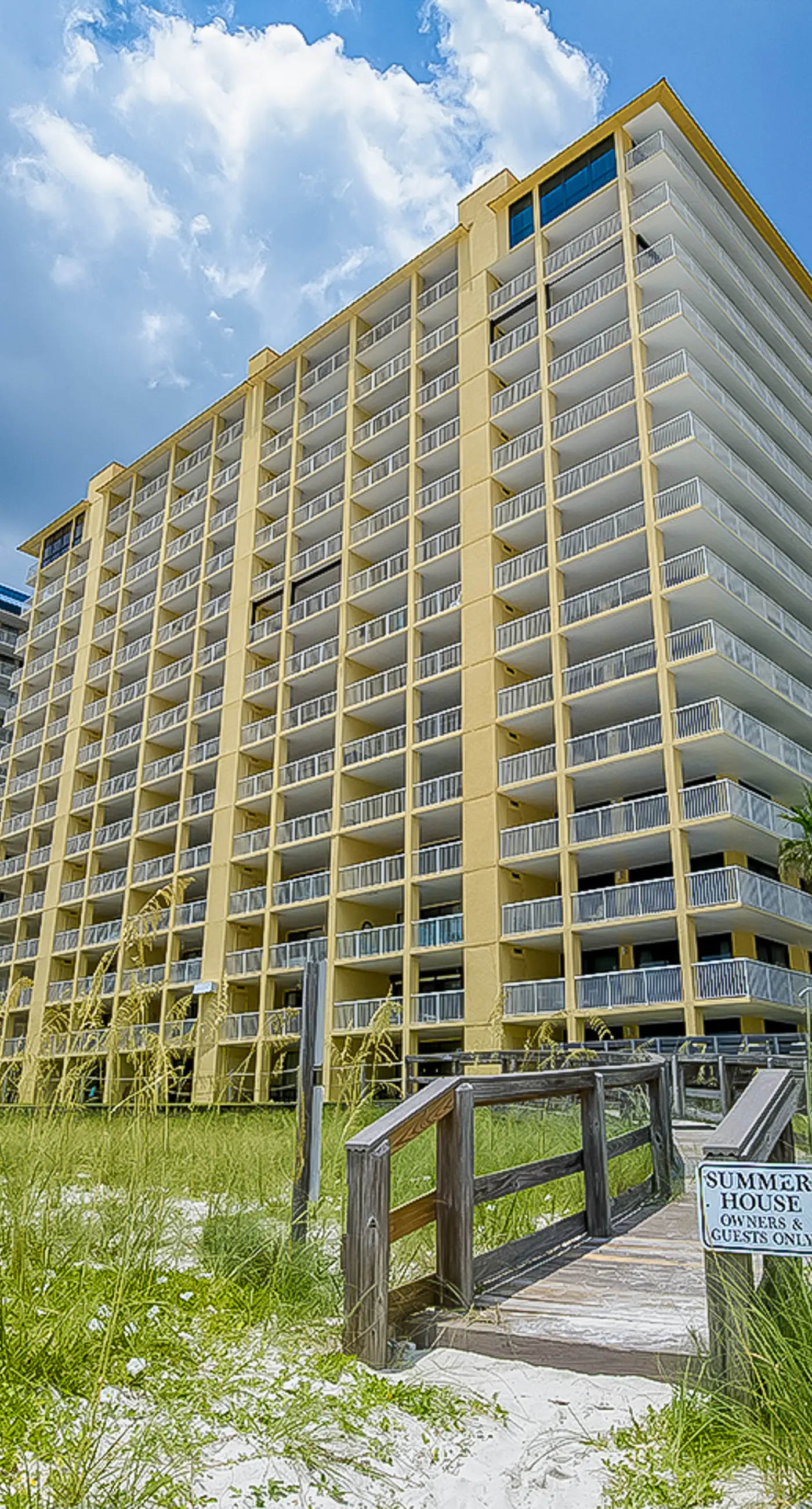 Dreamy beach condo with water views, balcony, pool & beach access
