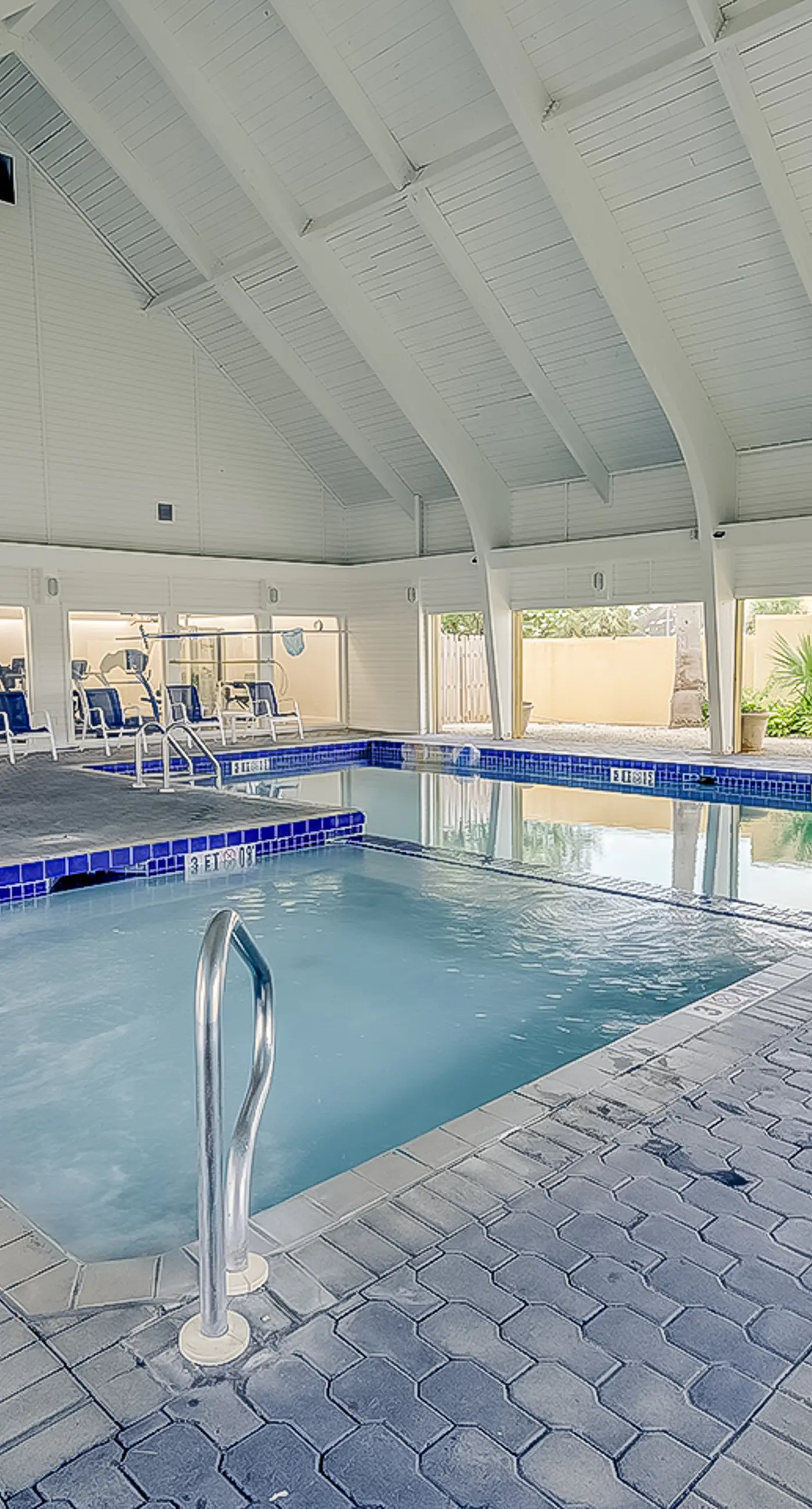 Dreamy beach condo with water views, balcony, pool & beach access