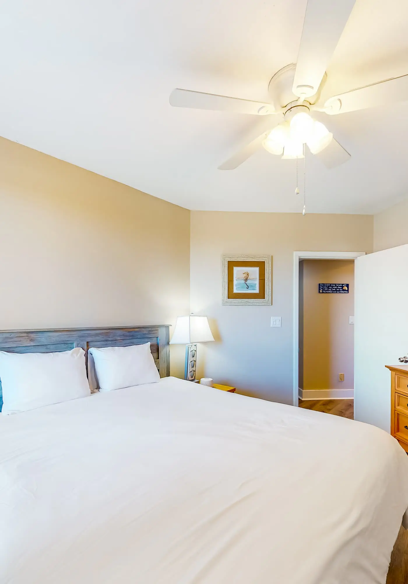 Dreamy beach condo with water views, balcony, pool & beach access