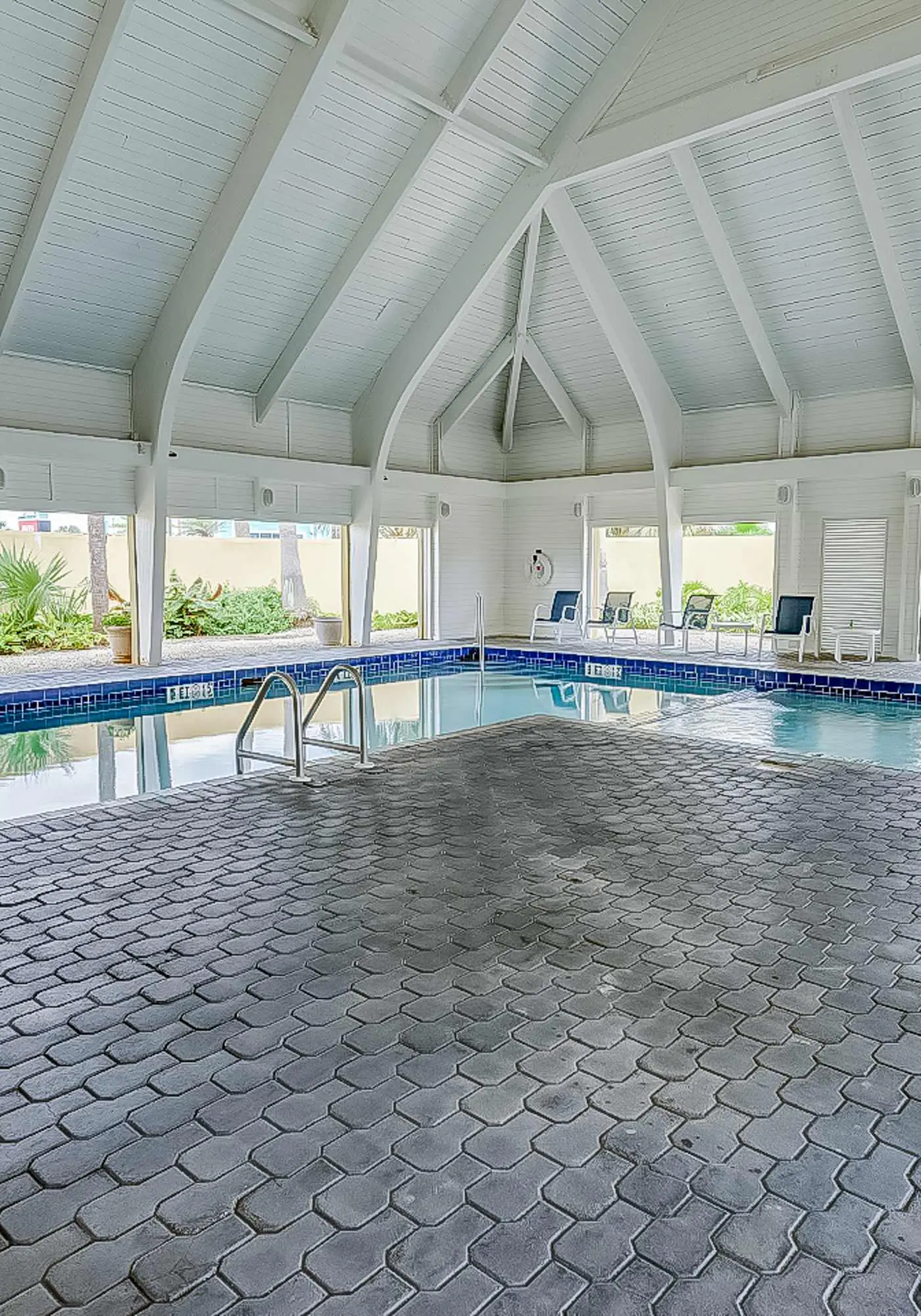 Dreamy beach condo with water views, balcony, pool & beach access
