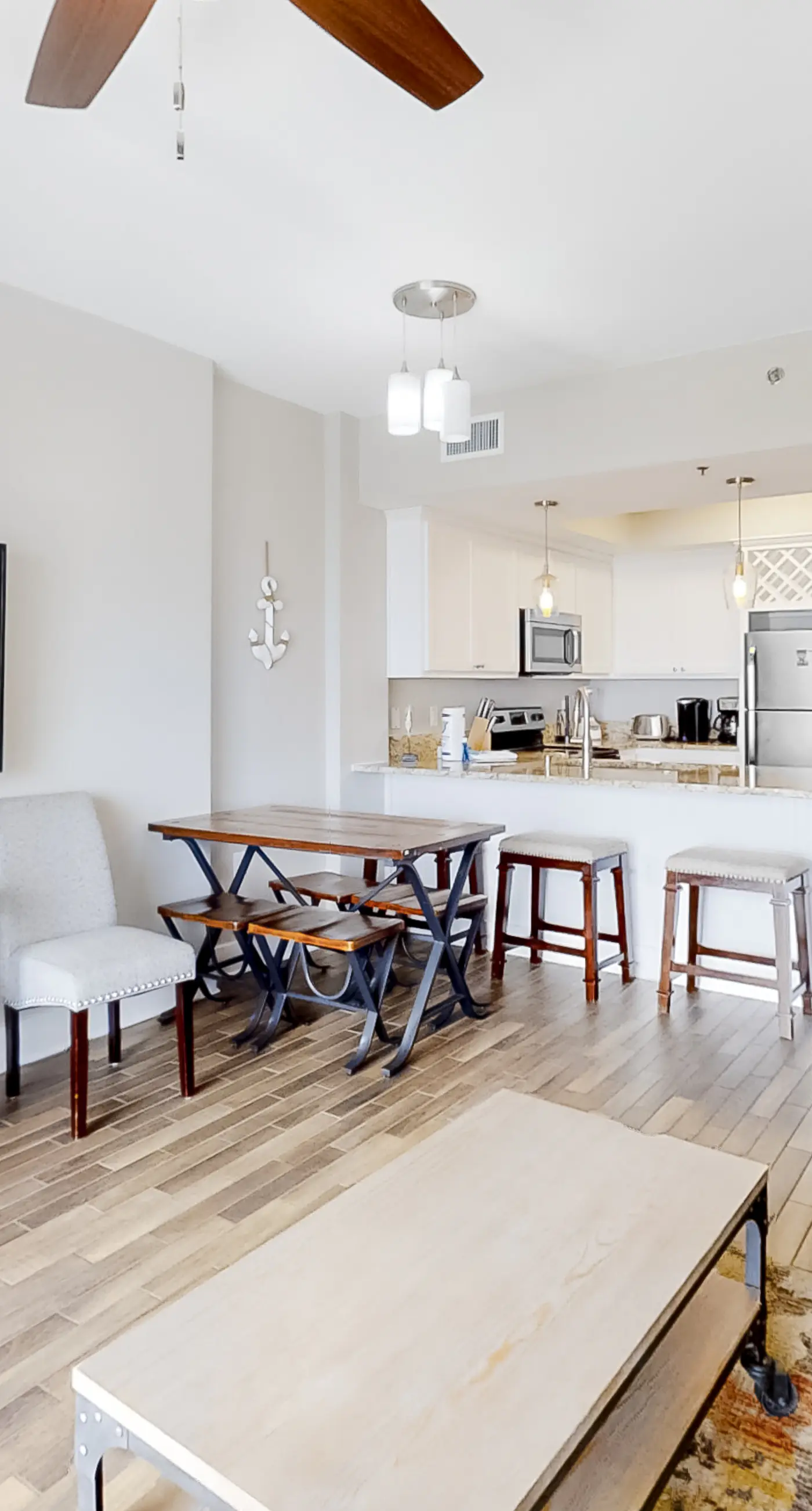 Spacious and Shiny Condo with Shared Pool & Hot Tub, Free WiFi, Central AC