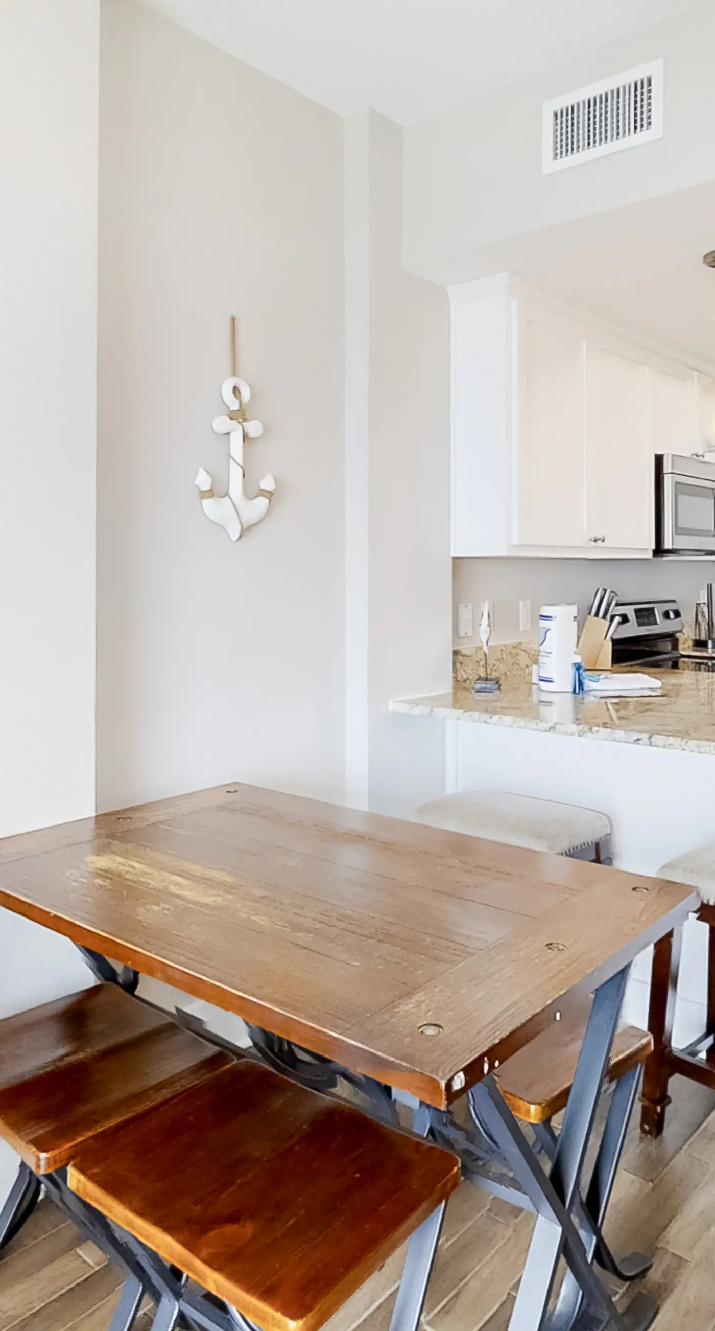 Spacious and Shiny Condo with Shared Pool & Hot Tub, Free WiFi, Central AC