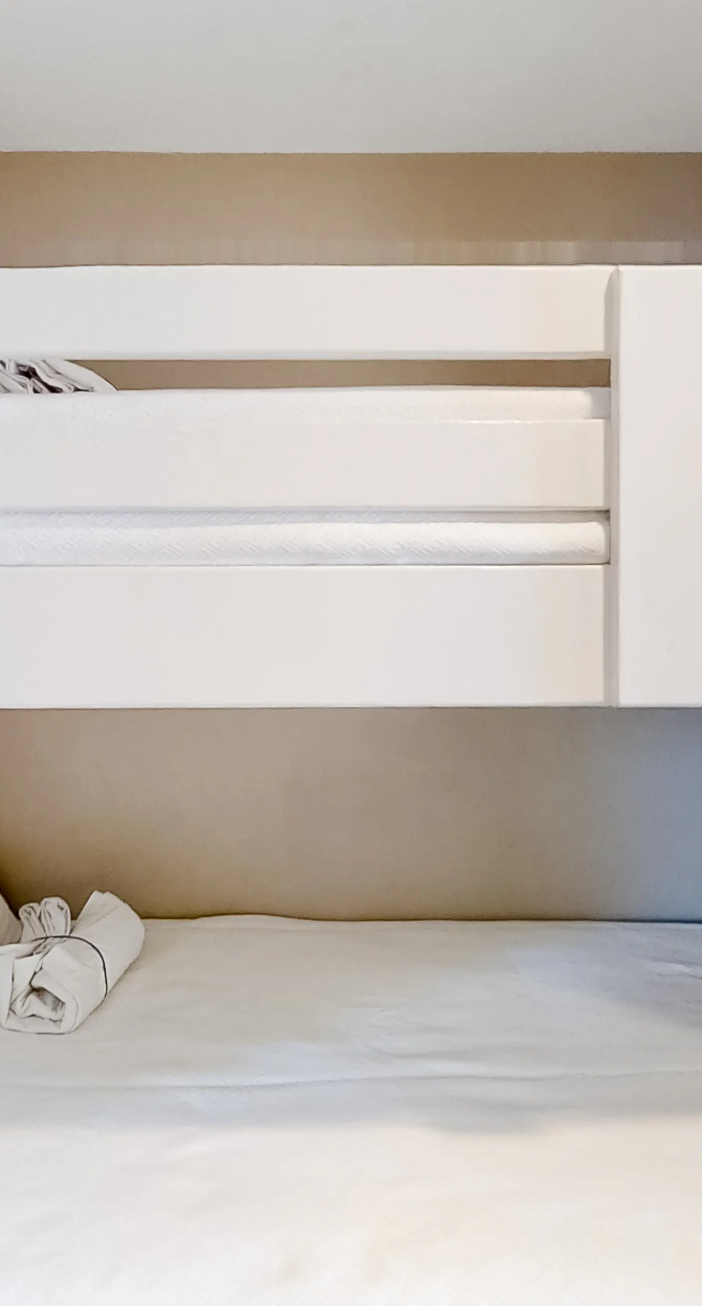 Spacious and Shiny Condo with Shared Pool & Hot Tub, Free WiFi, Central AC