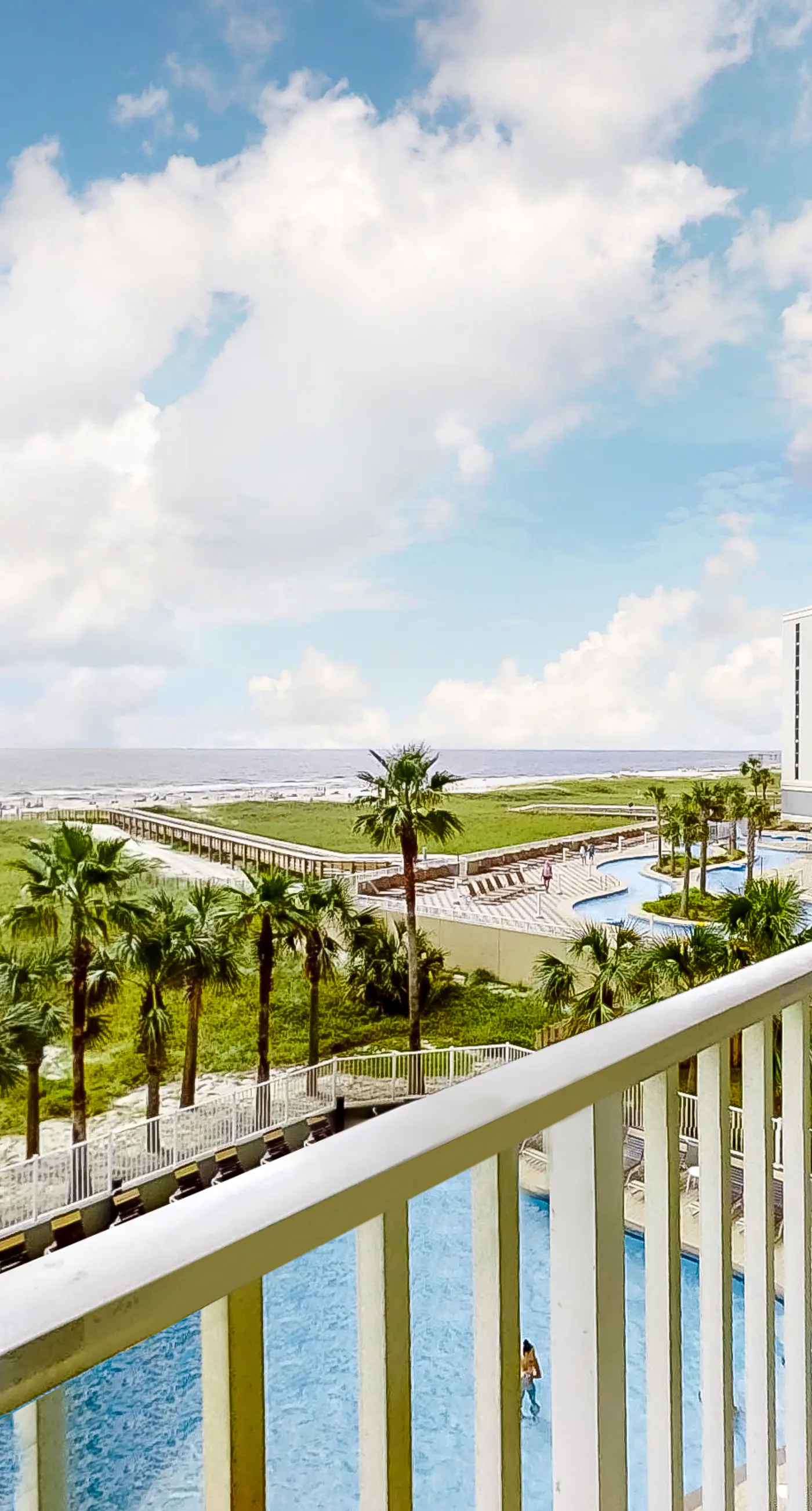 Spacious and Shiny Condo with Shared Pool & Hot Tub, Free WiFi, Central AC