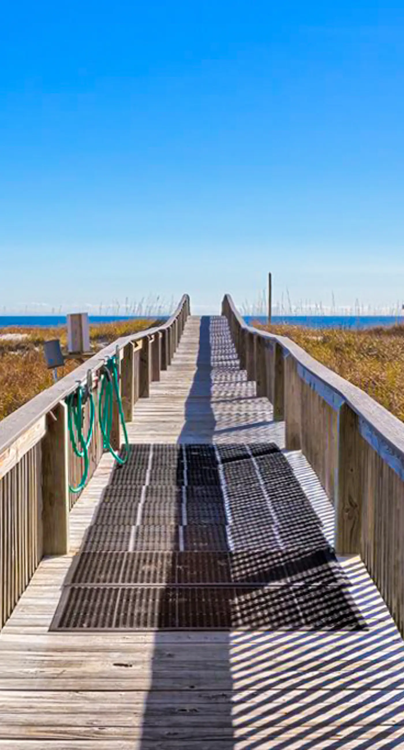 Spacious and Shiny Condo with Shared Pool & Hot Tub, Free WiFi, Central AC