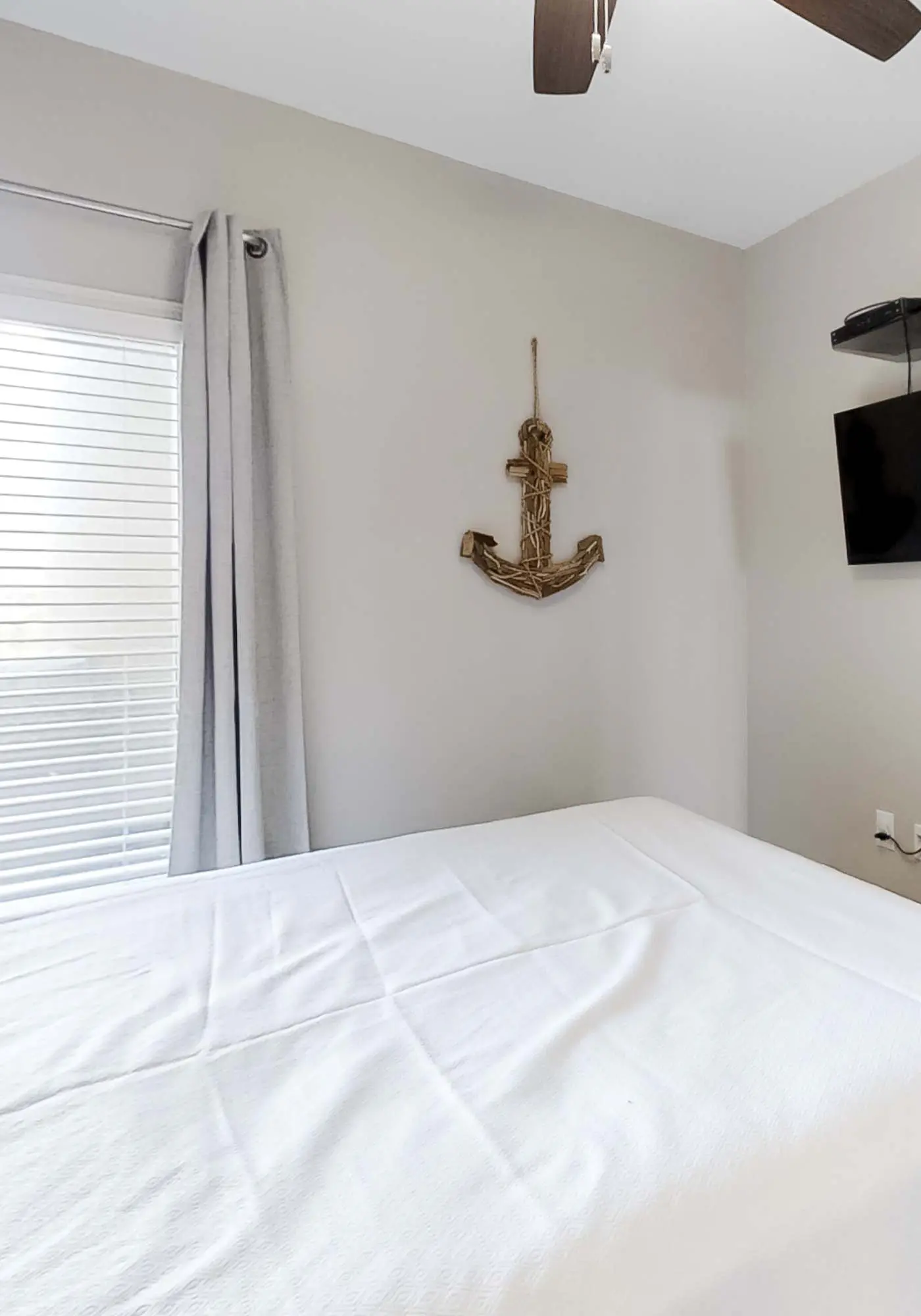 Spacious and Shiny Condo with Shared Pool & Hot Tub, Free WiFi, Central AC