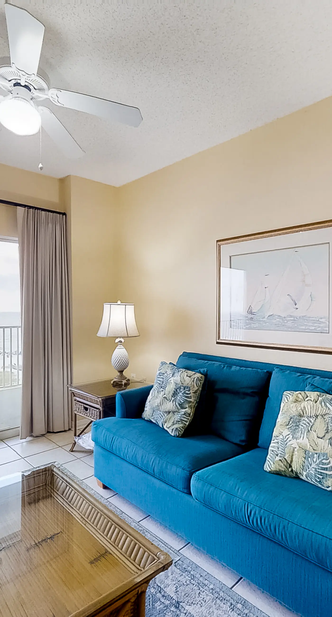 Beautifully Dressed Condo in Beachfront Complex with Shared Pool & Hot Tub & WiFi