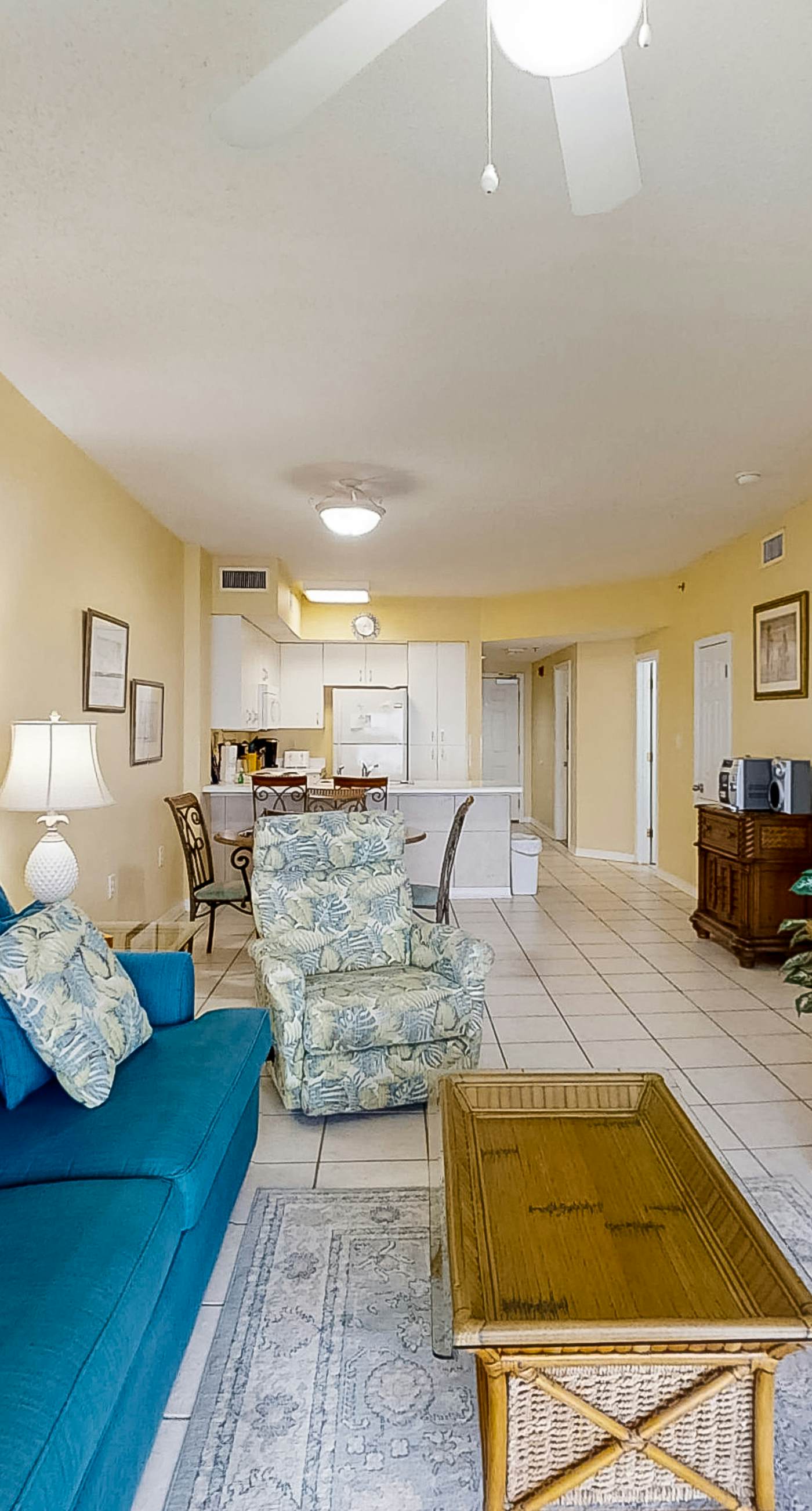 Beautifully Dressed Condo in Beachfront Complex with Shared Pool & Hot Tub & WiFi