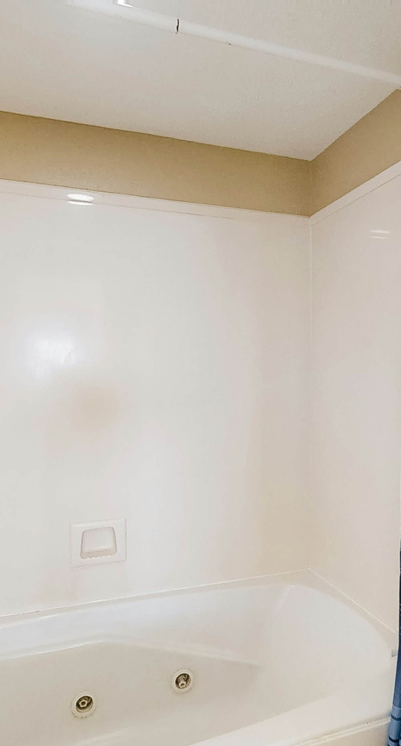 Beautifully Dressed Condo in Beachfront Complex with Shared Pool & Hot Tub & WiFi