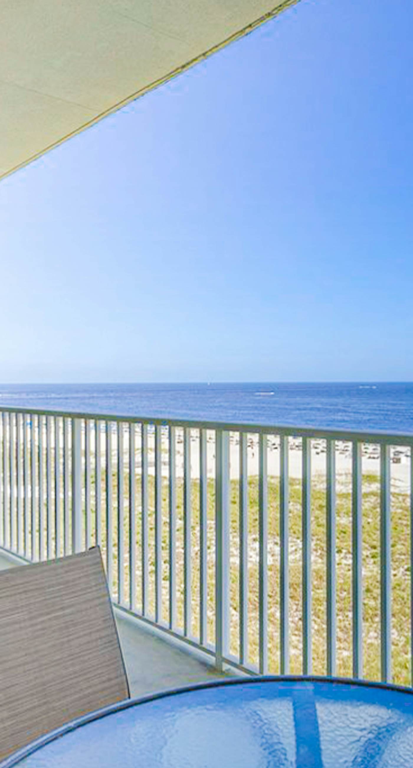 Beautifully Dressed Condo in Beachfront Complex with Shared Pool & Hot Tub & WiFi