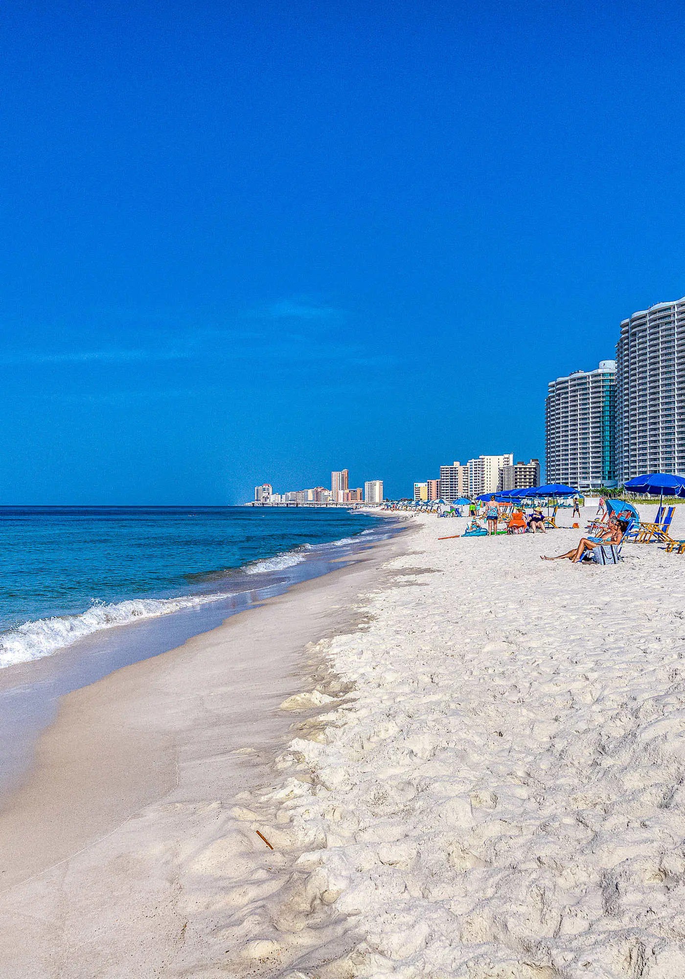 Beautifully Dressed Condo in Beachfront Complex with Shared Pool & Hot Tub & WiFi