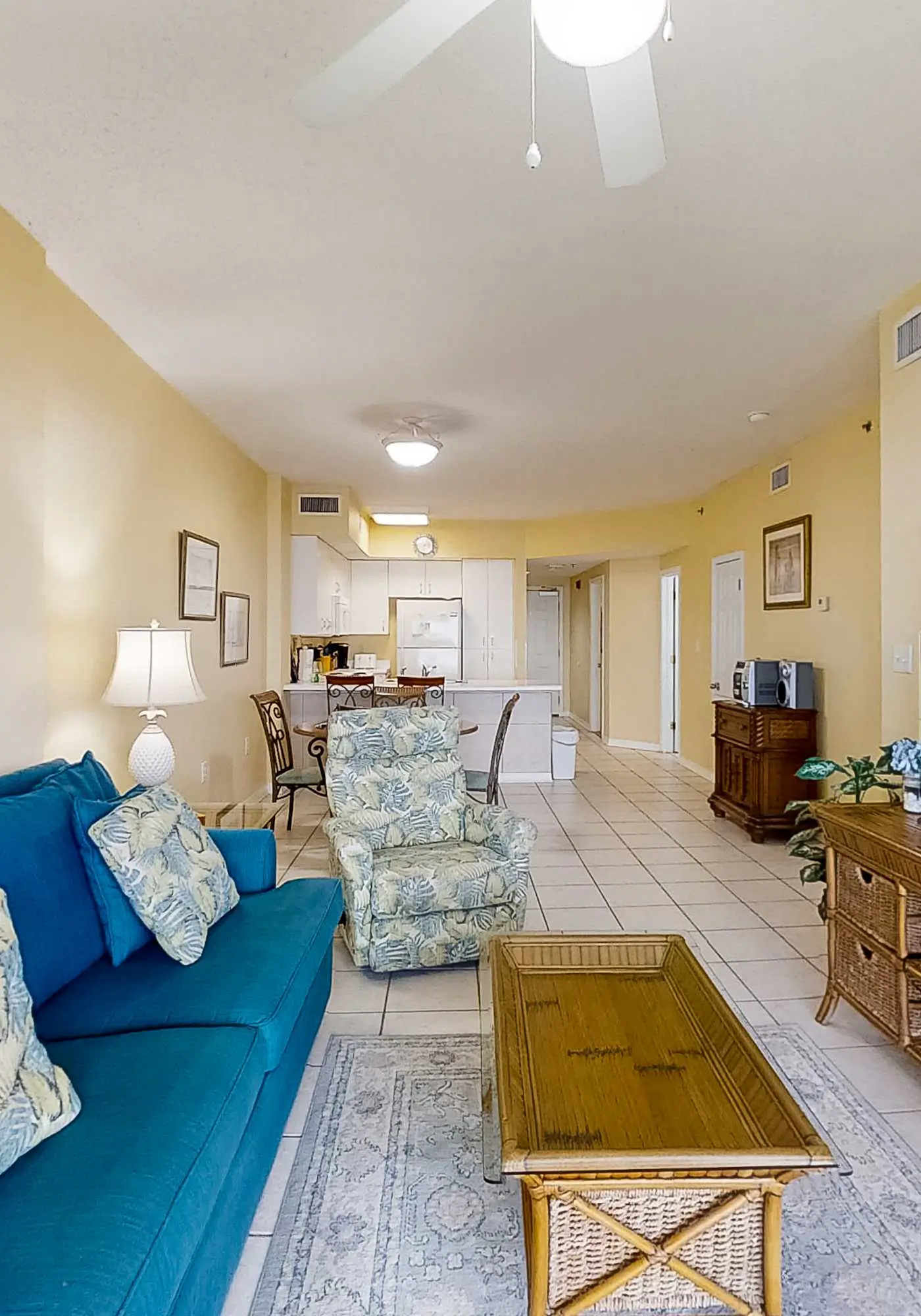 Beautifully Dressed Condo in Beachfront Complex with Shared Pool & Hot Tub & WiFi