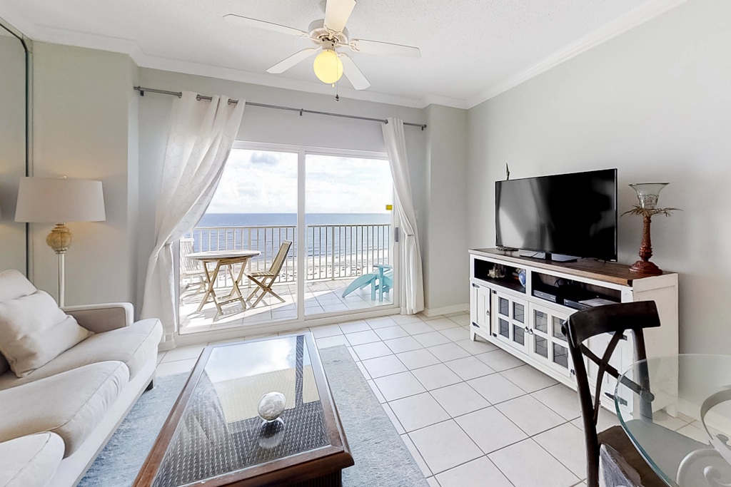 Beautiful Condo in Beachfront Resort w/WiFi, Central AC, Shared Pool & Hot Tub