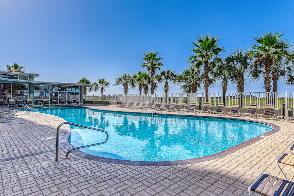 Beautiful Condo in Beachfront Resort w/WiFi, Central AC, Shared Pool & Hot Tub