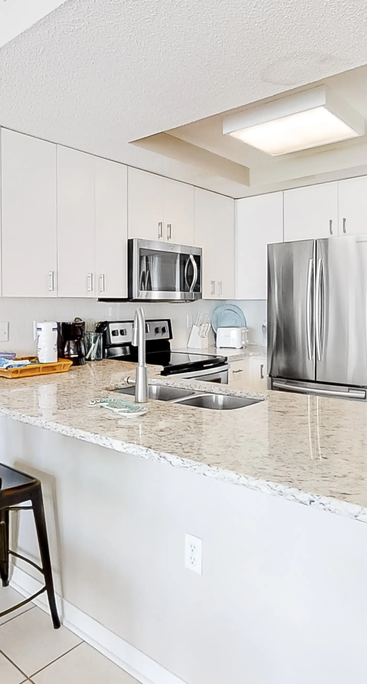 Beautiful Condo in Beachfront Resort w/WiFi, Central AC, Shared Pool & Hot Tub