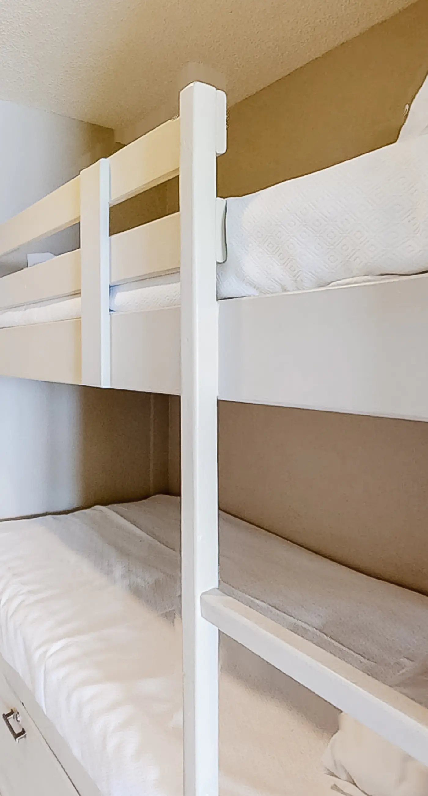 Beautiful Condo in Beachfront Resort w/WiFi, Central AC, Shared Pool & Hot Tub