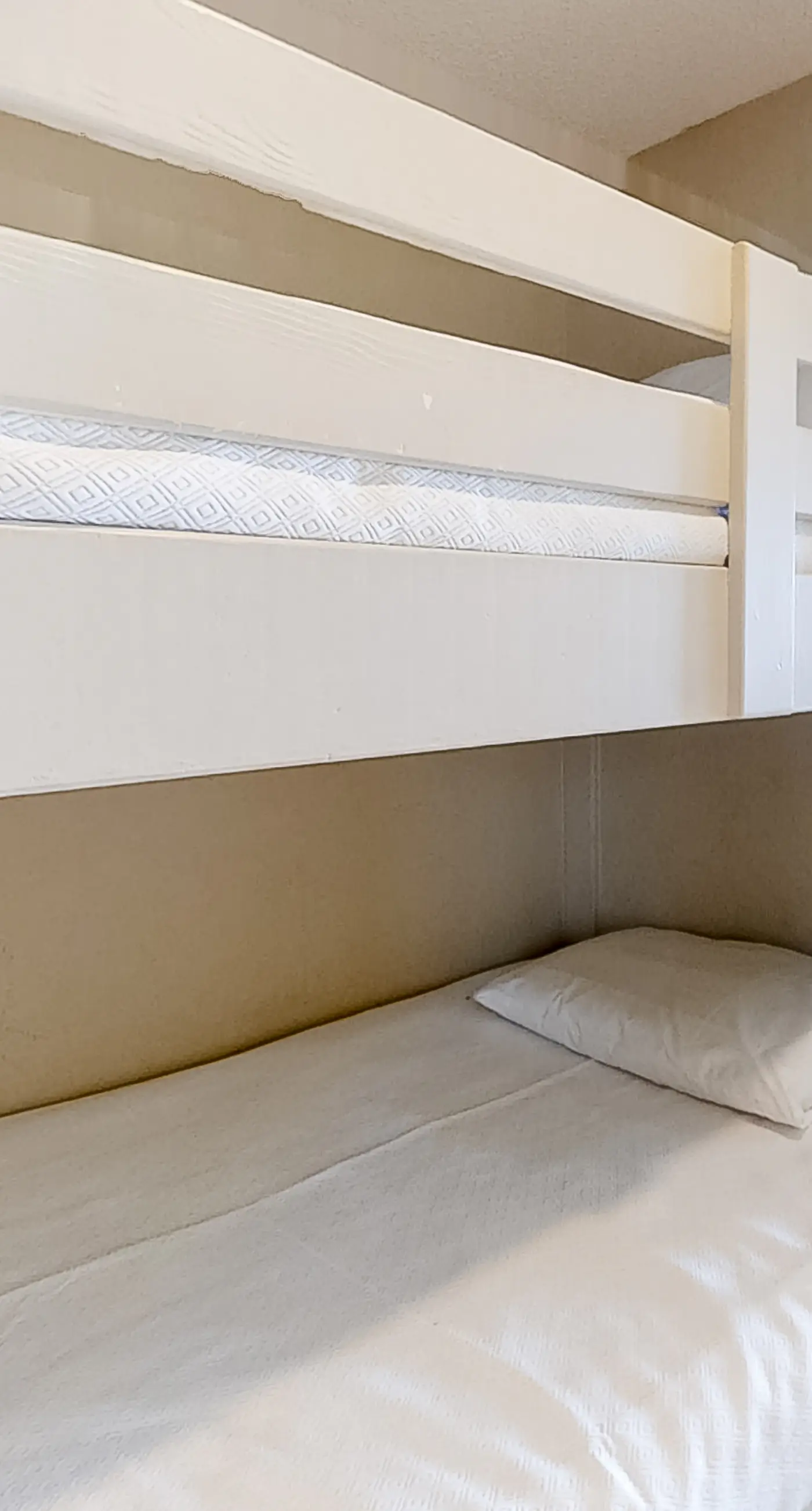 Beautiful Condo in Beachfront Resort w/WiFi, Central AC, Shared Pool & Hot Tub