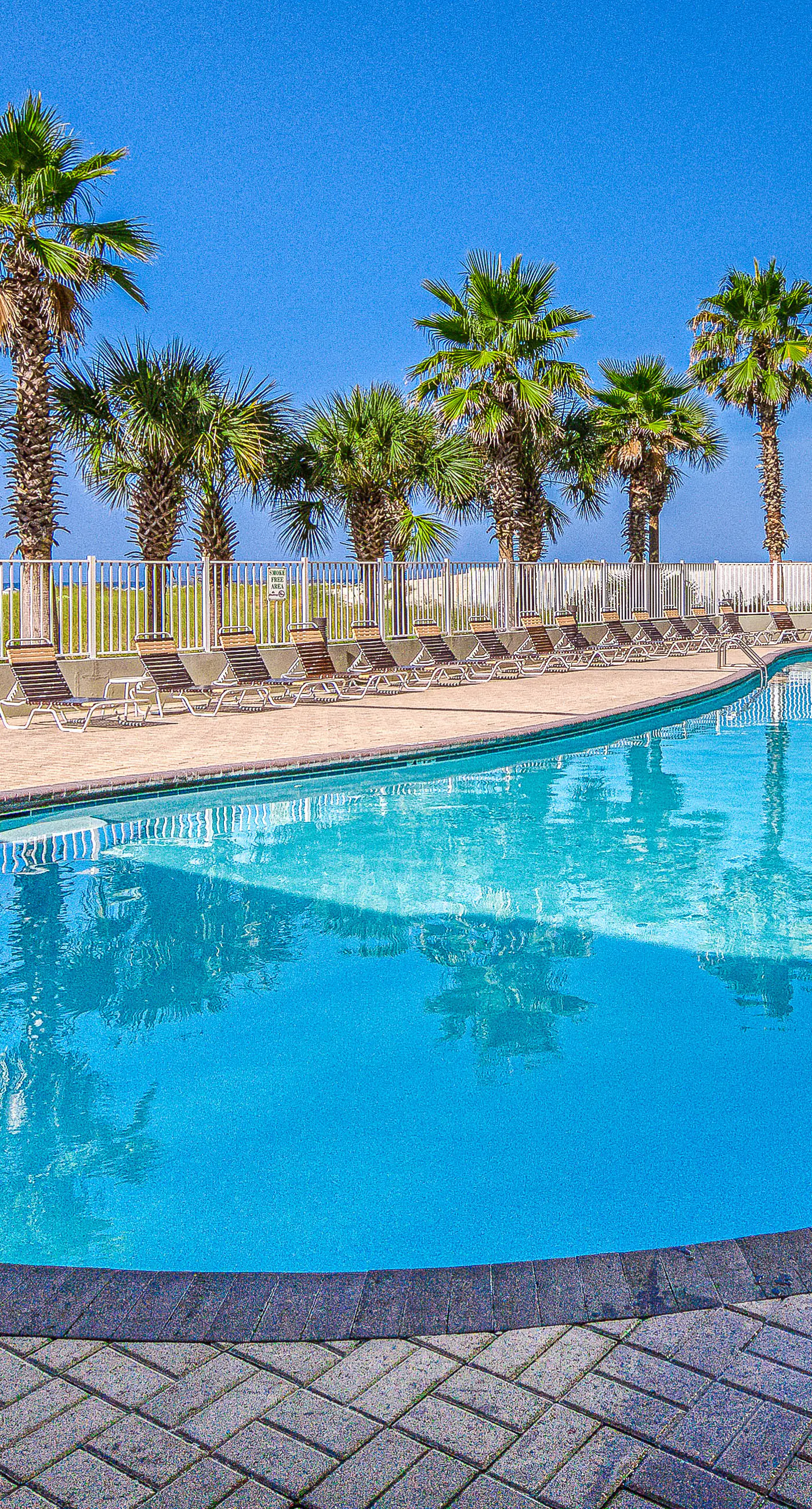 Beautiful Condo in Beachfront Resort w/WiFi, Central AC, Shared Pool & Hot Tub