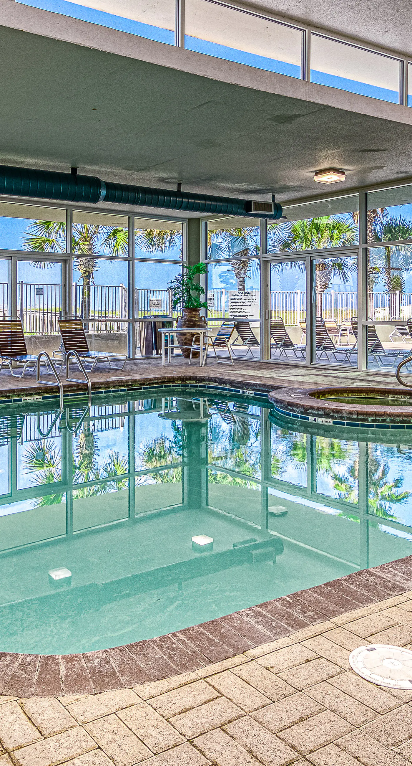 Beautiful Condo in Beachfront Resort w/WiFi, Central AC, Shared Pool & Hot Tub