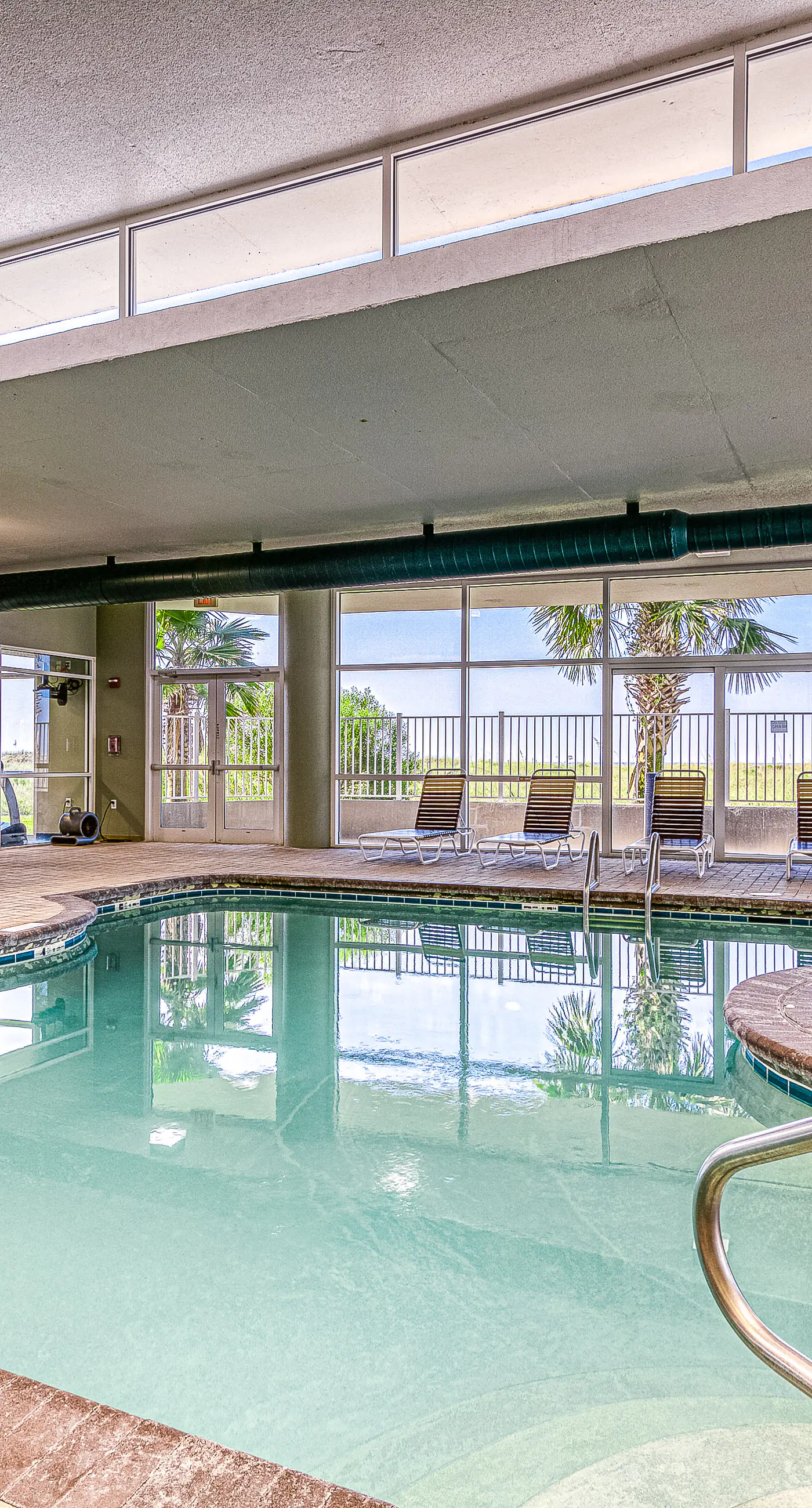 Beautiful Condo in Beachfront Resort w/WiFi, Central AC, Shared Pool & Hot Tub