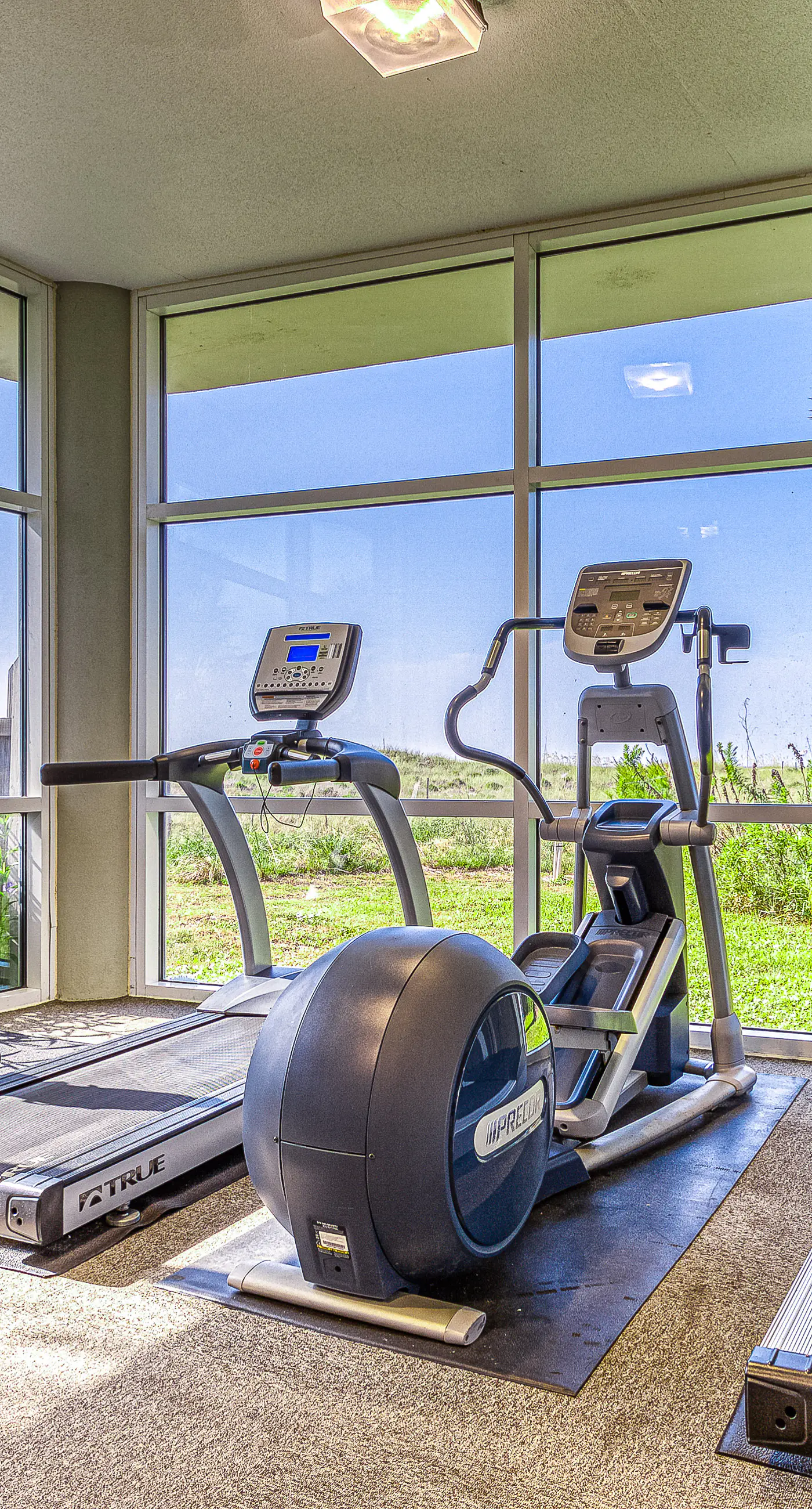 Beautiful Condo in Beachfront Resort w/WiFi, Central AC, Shared Pool & Hot Tub