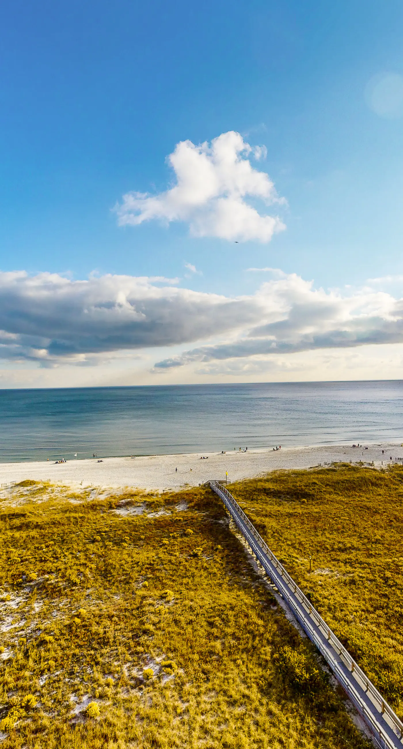 Beautiful Condo in Beachfront Resort w/WiFi, Central AC, Shared Pool & Hot Tub